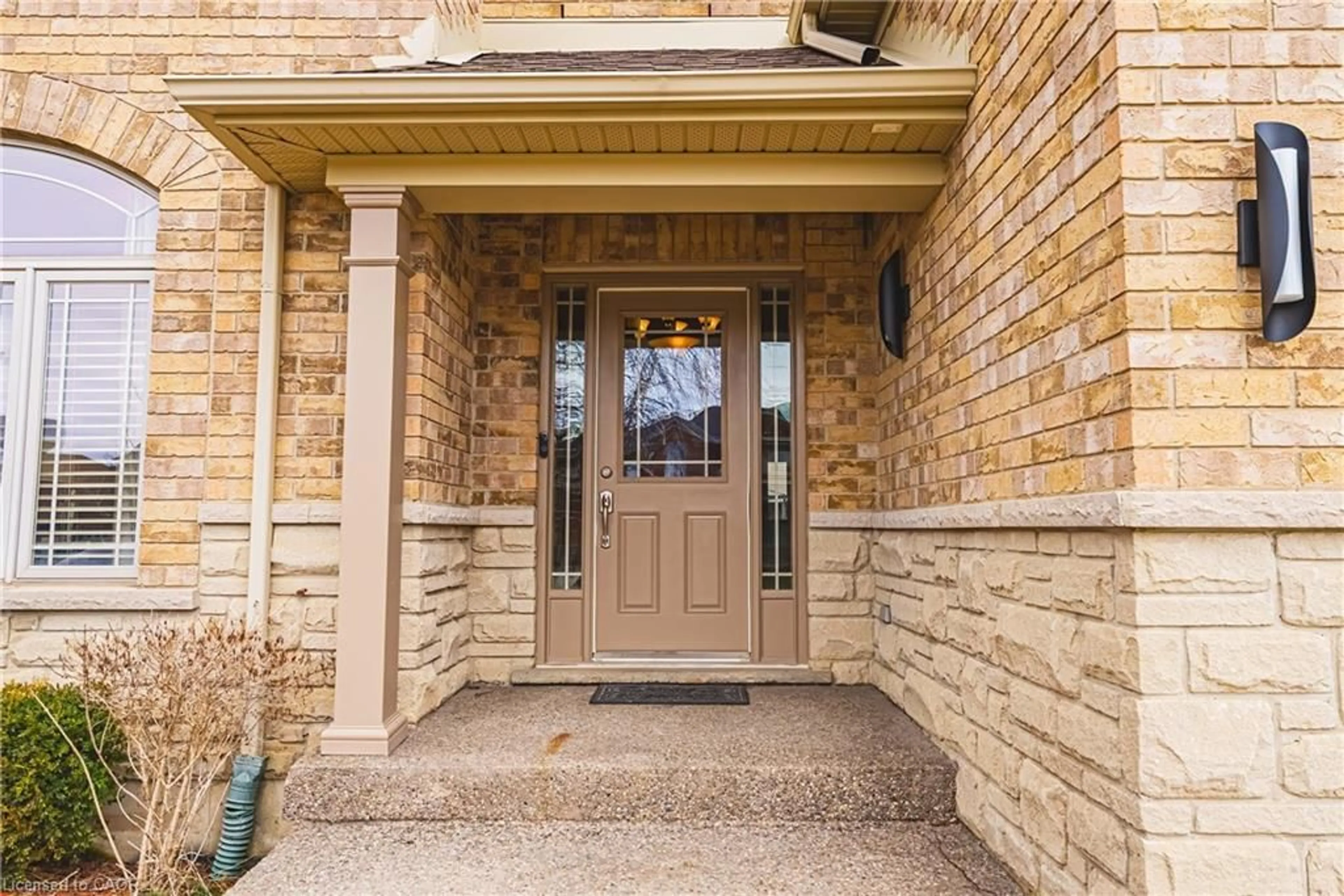 Indoor entryway for 120 Valiant Cir, Hamilton Ontario L0R 1C0