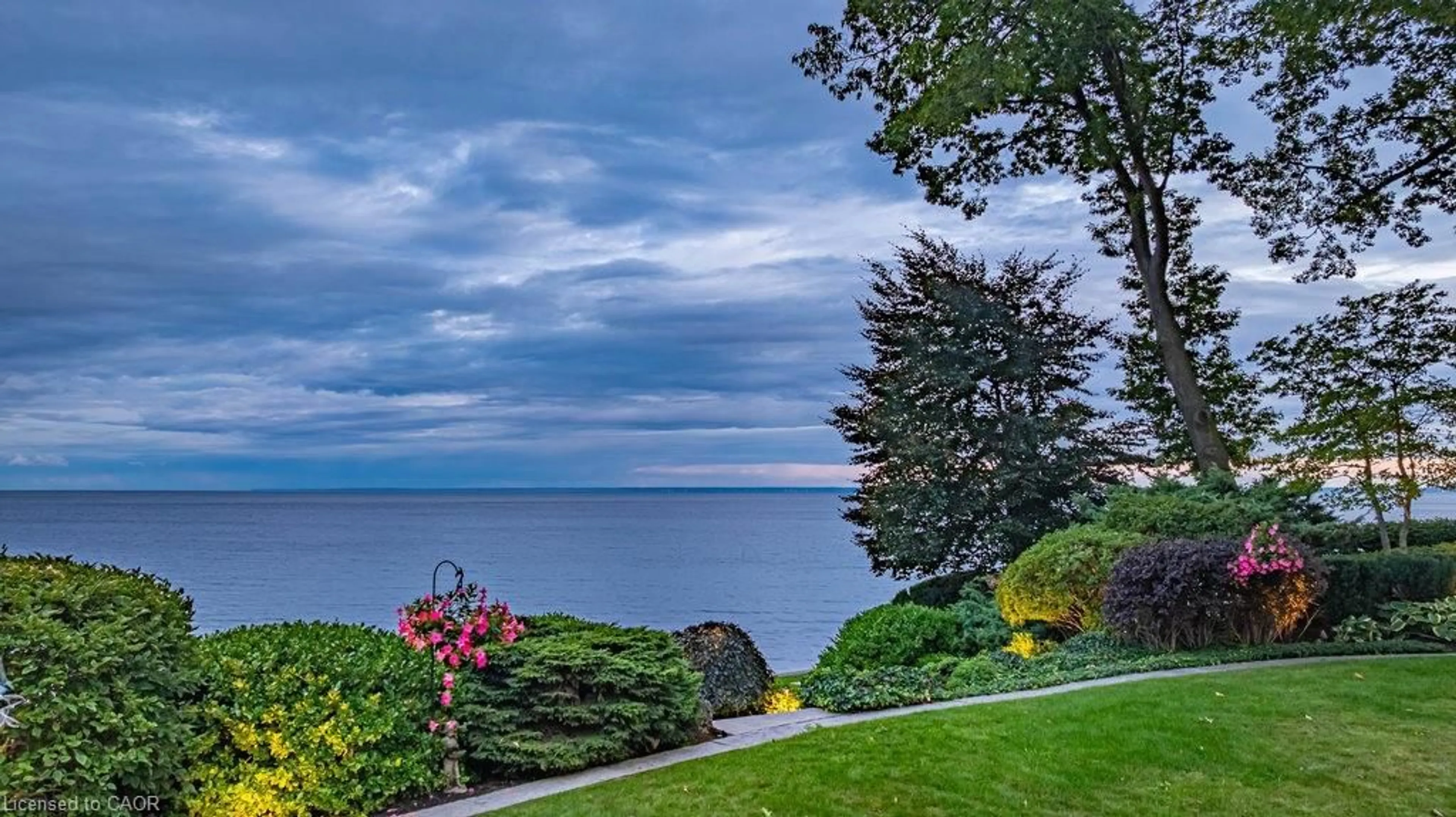Patio, water/lake/river/ocean view for 6 Ennisclare Dr, Oakville Ontario L6J 4N2