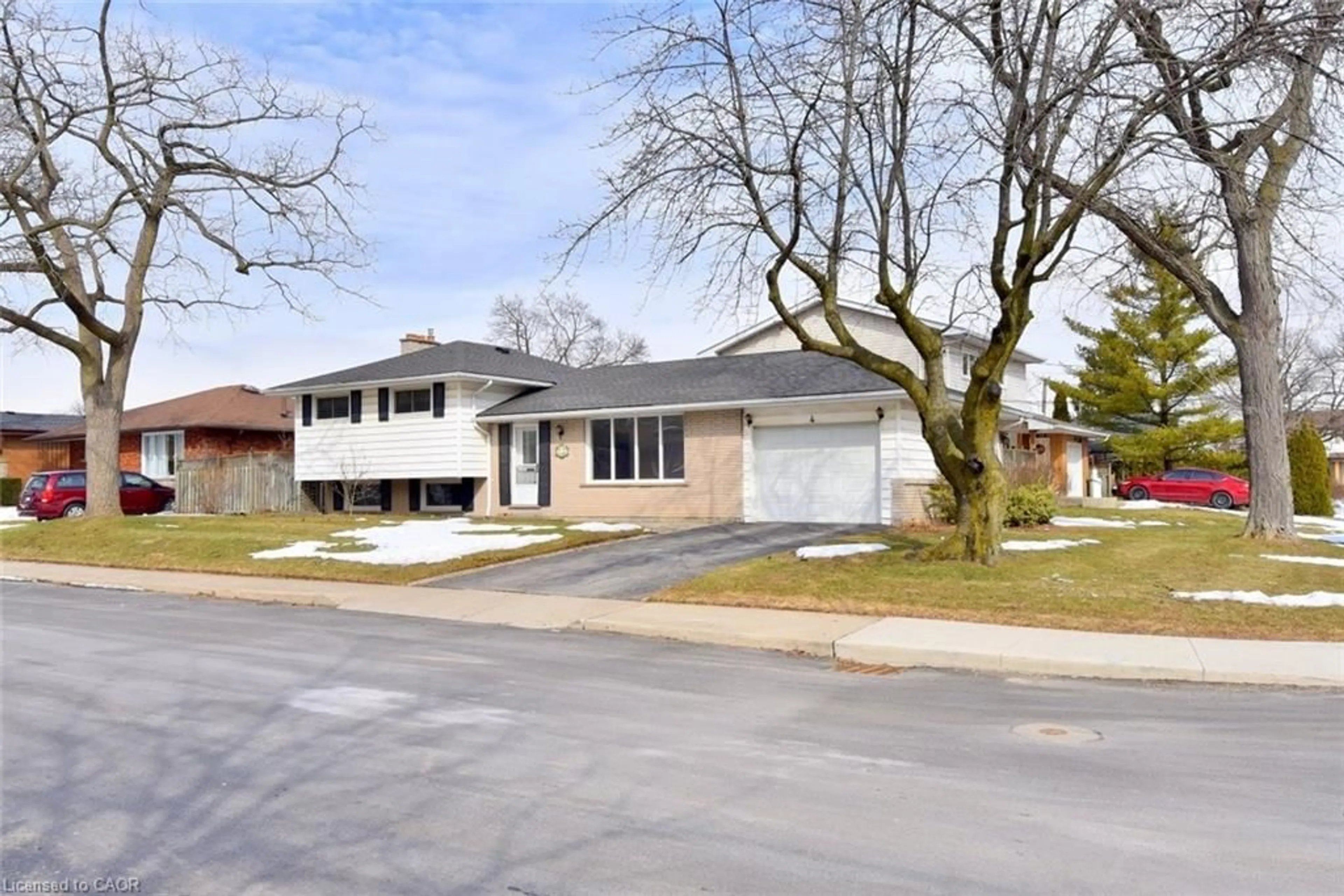 Home with brick exterior material, street for 4 Bermuda Crt, Hamilton Ontario L9C 2J8