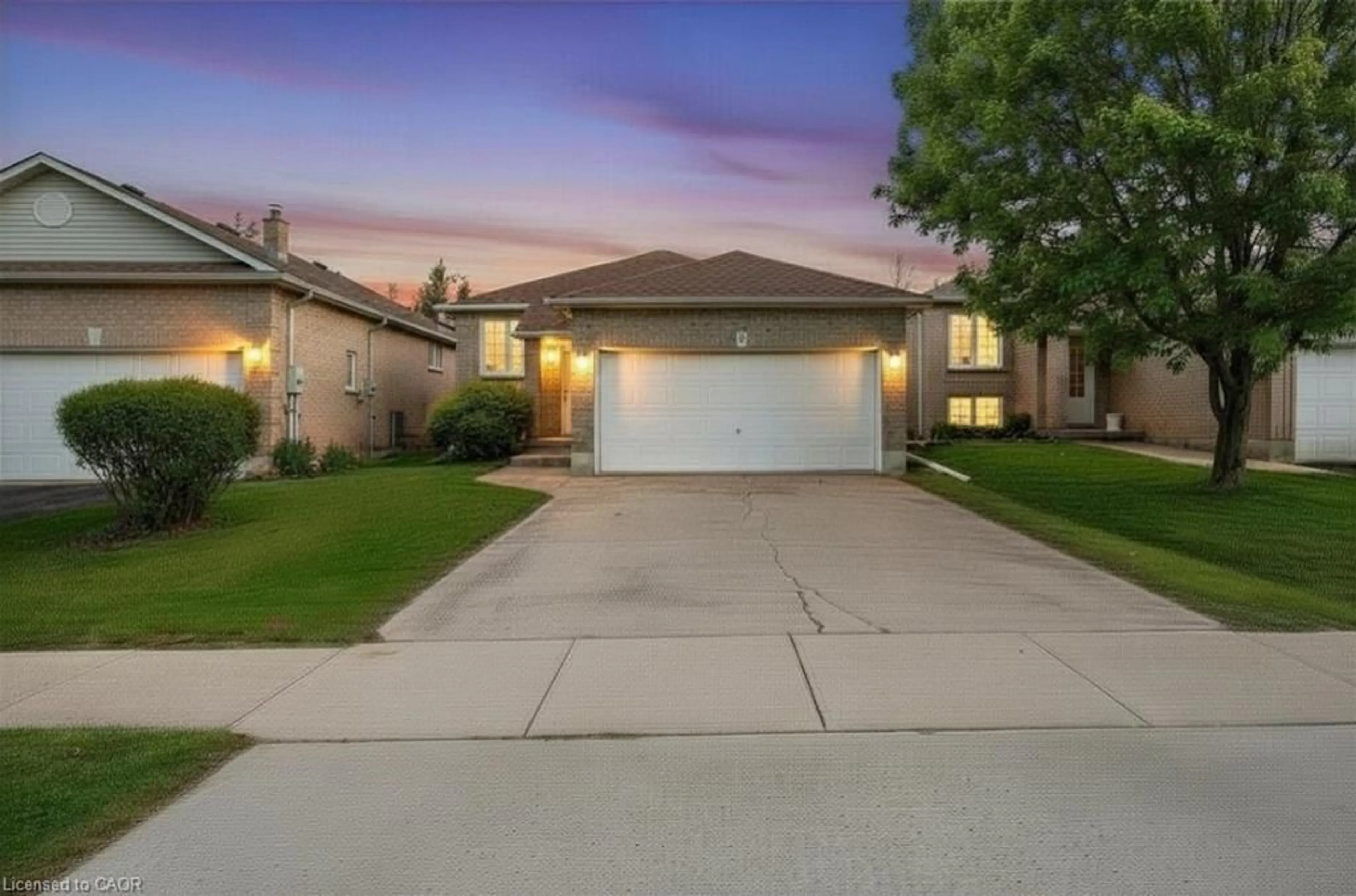 A pic from outside/outdoor area/front of a property/back of a property/a pic from drone, street for 8 Bradley Lane, Brantford Ontario N3T 6R5