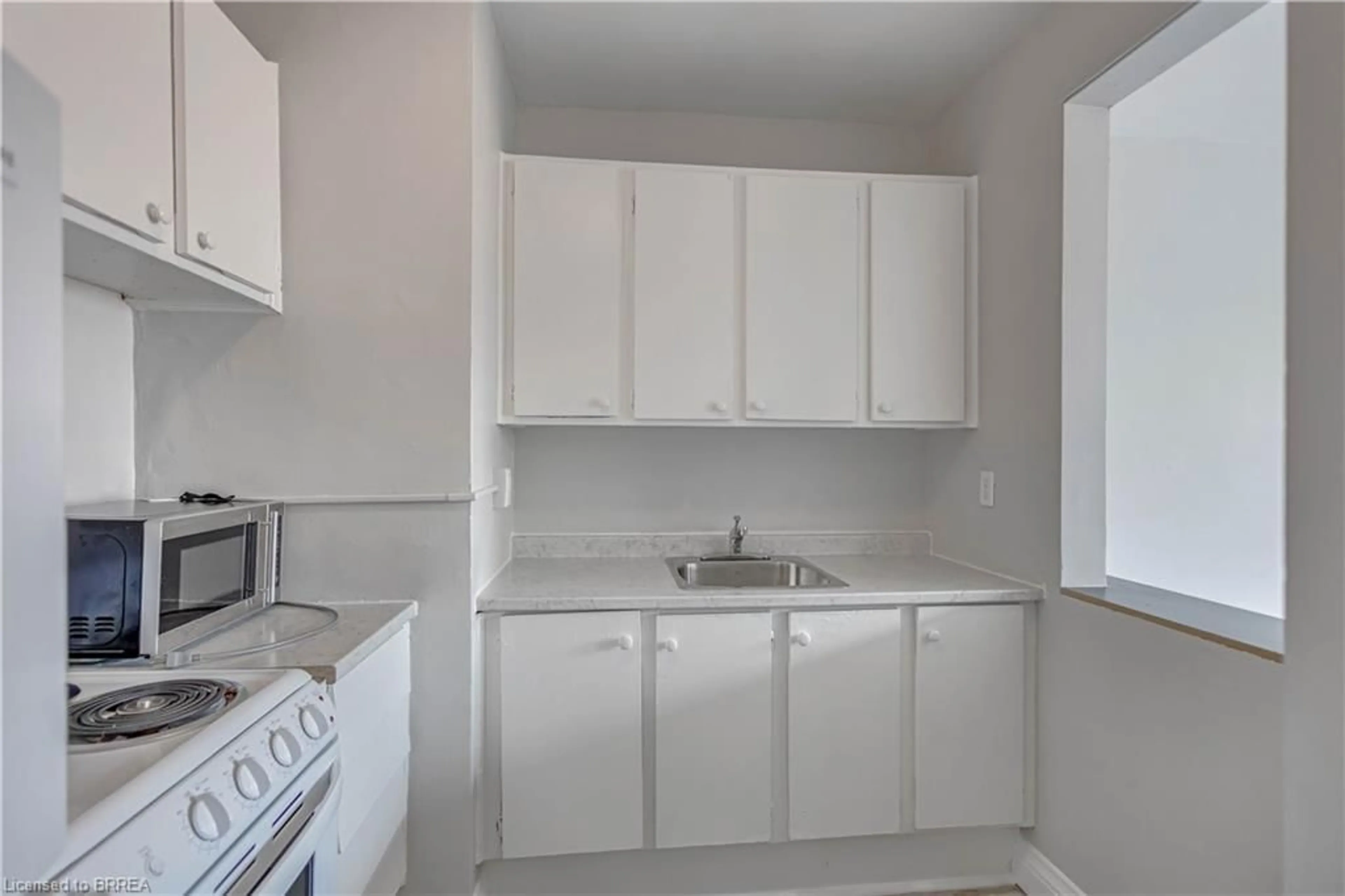 Standard kitchen, unknown for 57 Mericourt Rd #310, Hamilton Ontario L8S 2N5