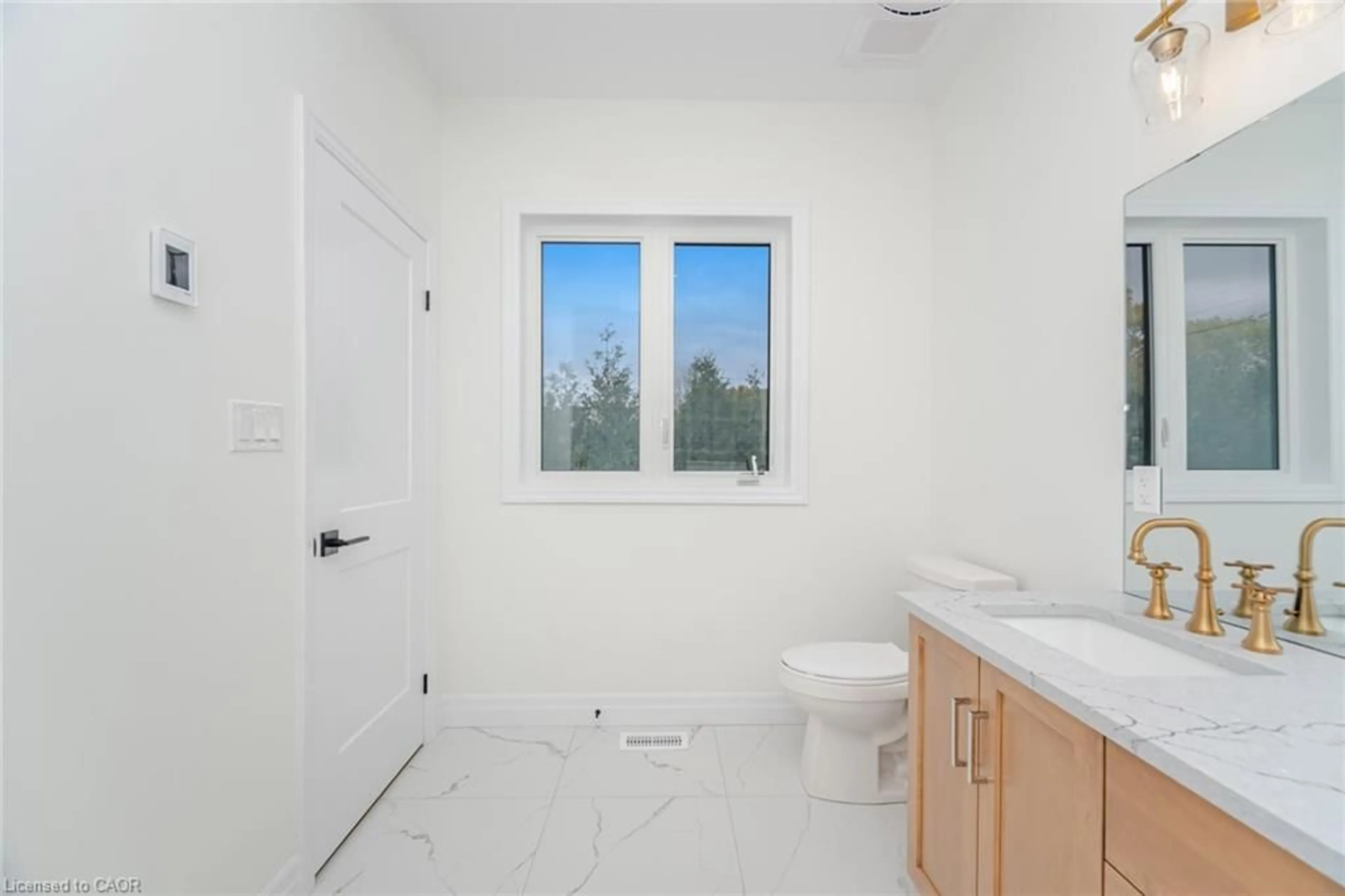 Standard bathroom, ceramic/tile floor for 2797 Red Maple Ave #13, Jordan Station Ontario L0R 1S0