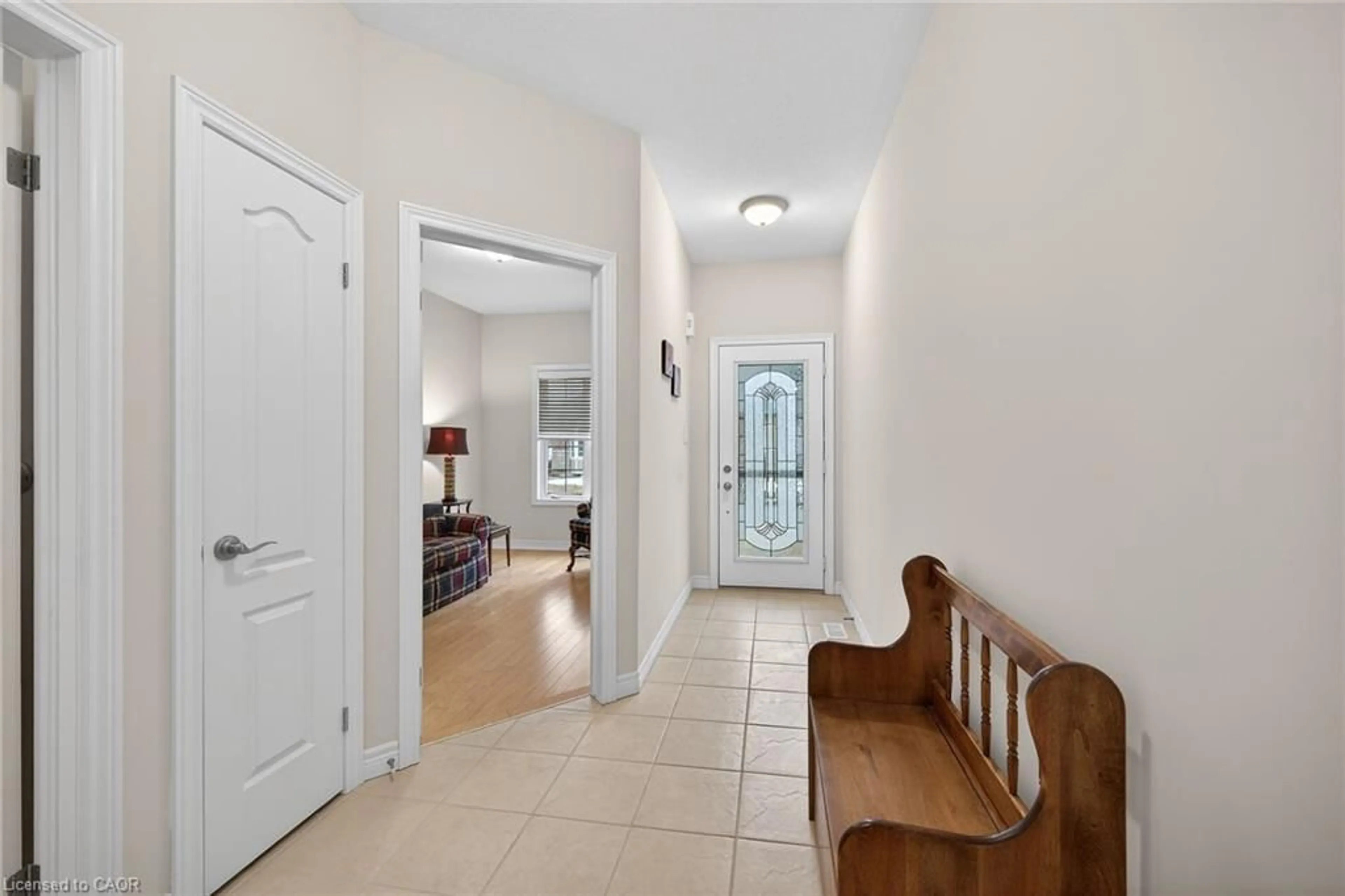 Indoor entryway for 15 Grovetree Trail, Glanbrook Ontario L9B 0B8