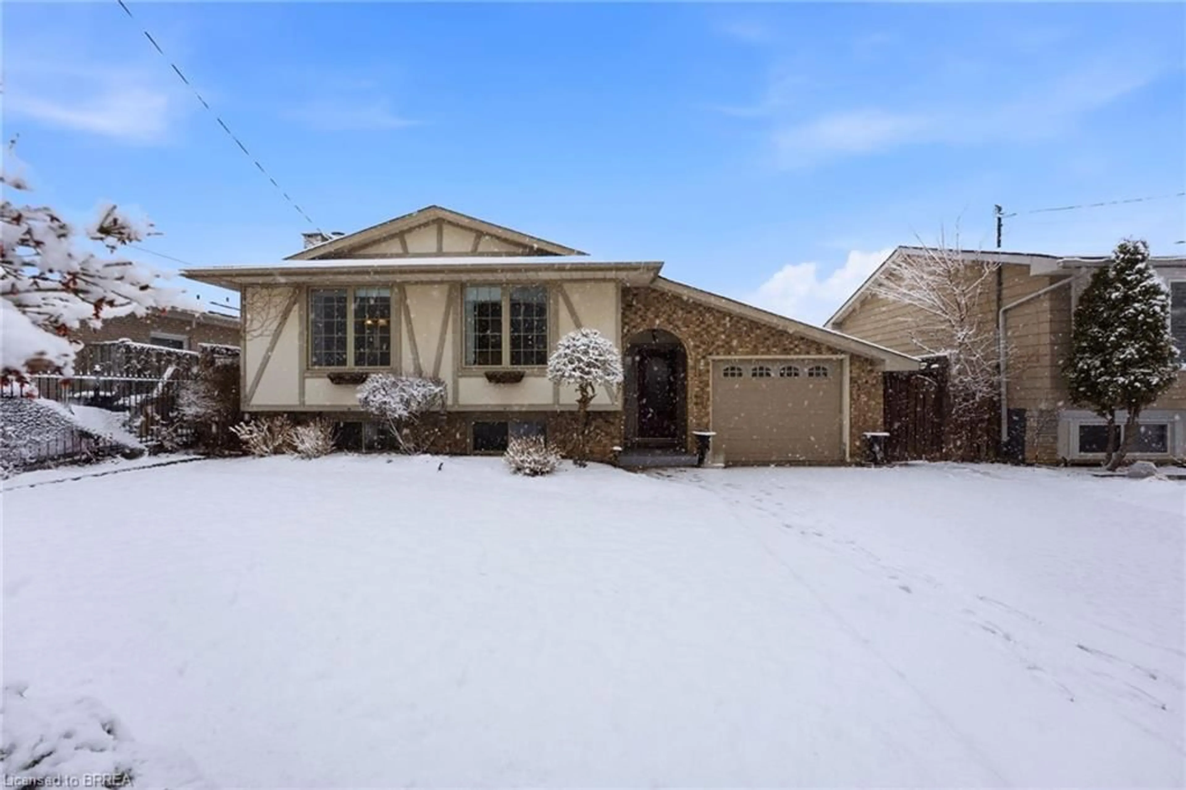 Home with vinyl exterior material, street for 197 Hanover Pl, Hamilton Ontario L8K 6B4