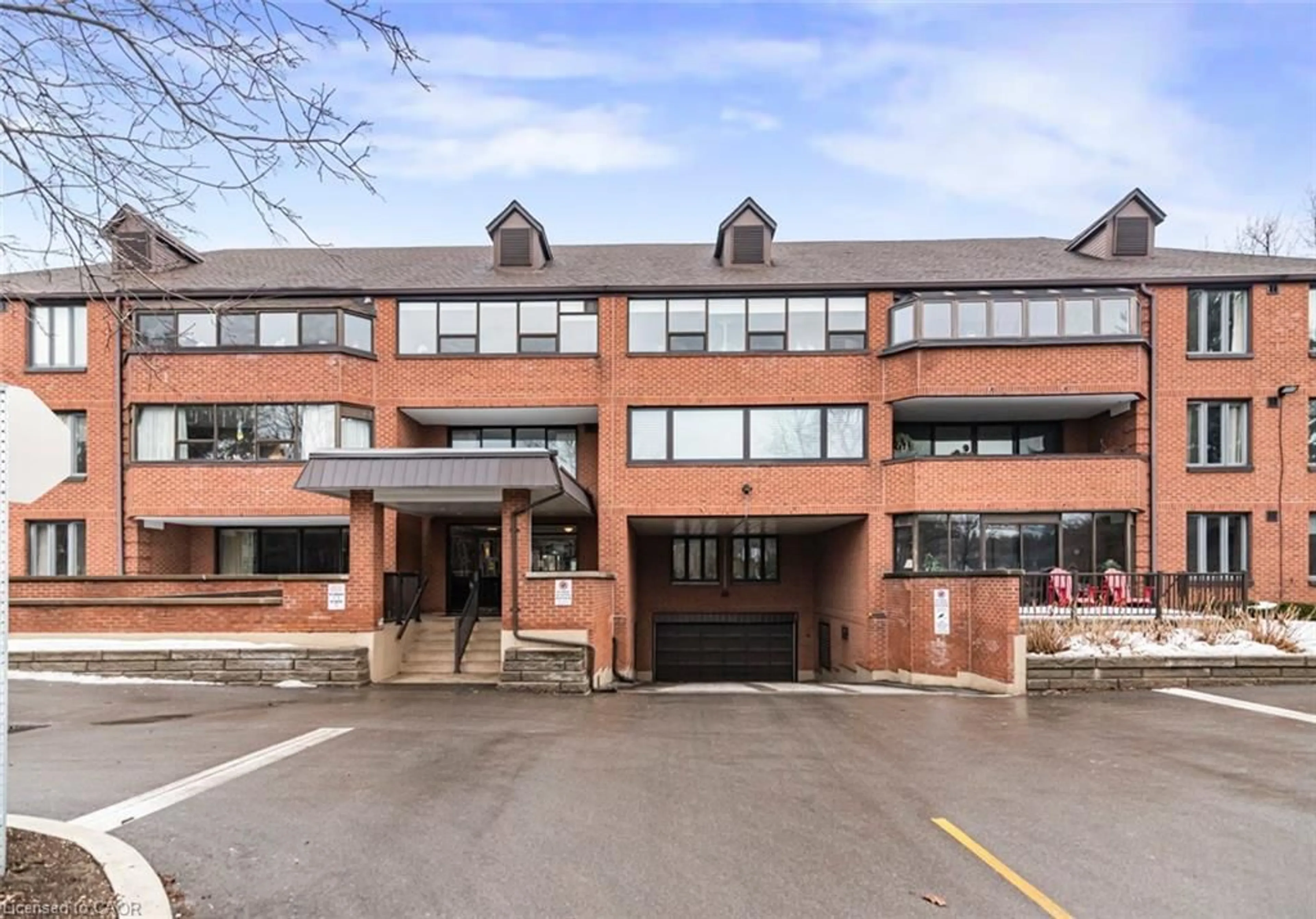 Indoor foyer for 150 Wilson St #304, Ancaster Ontario L8L 2H7