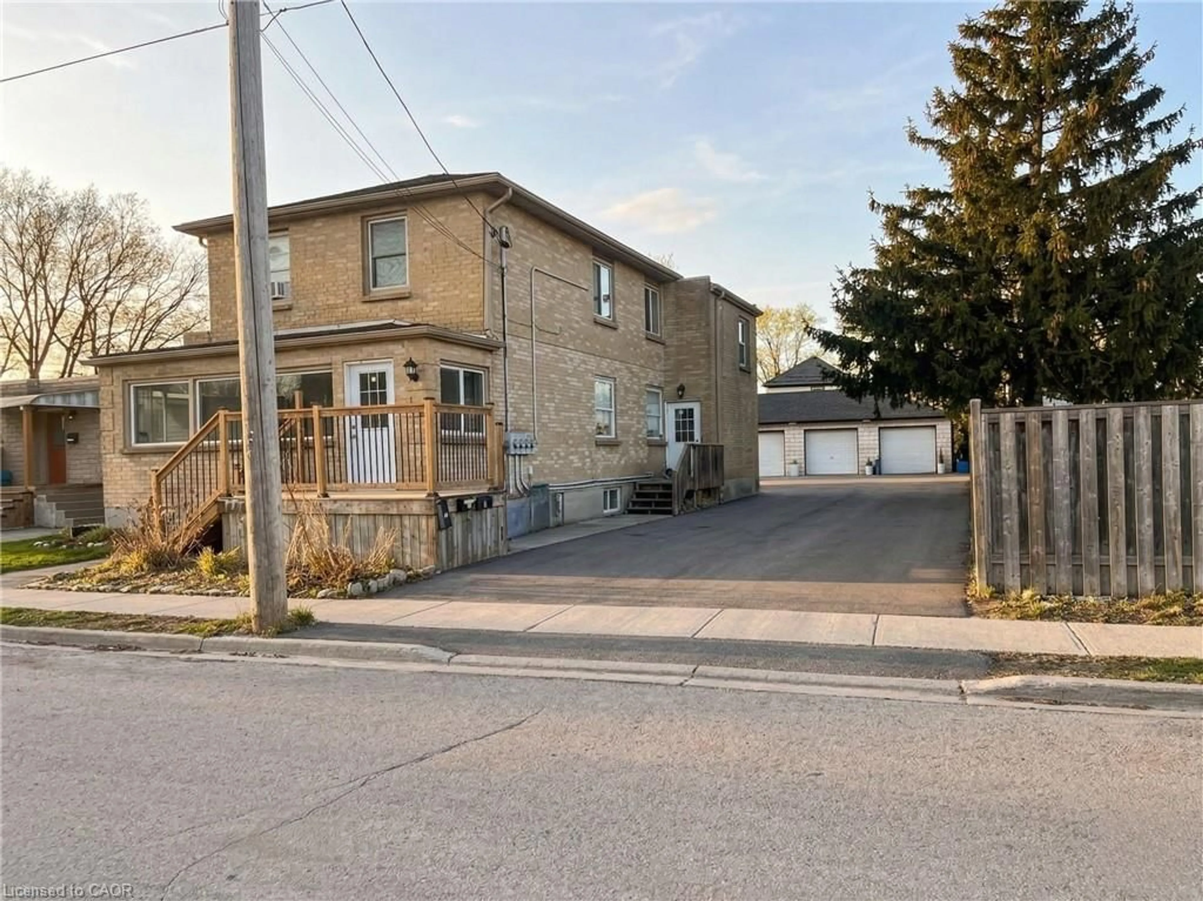 A pic from outside/outdoor area/front of a property/back of a property/a pic from drone, street for 786 Walker St, London Ontario N5Z 1J4