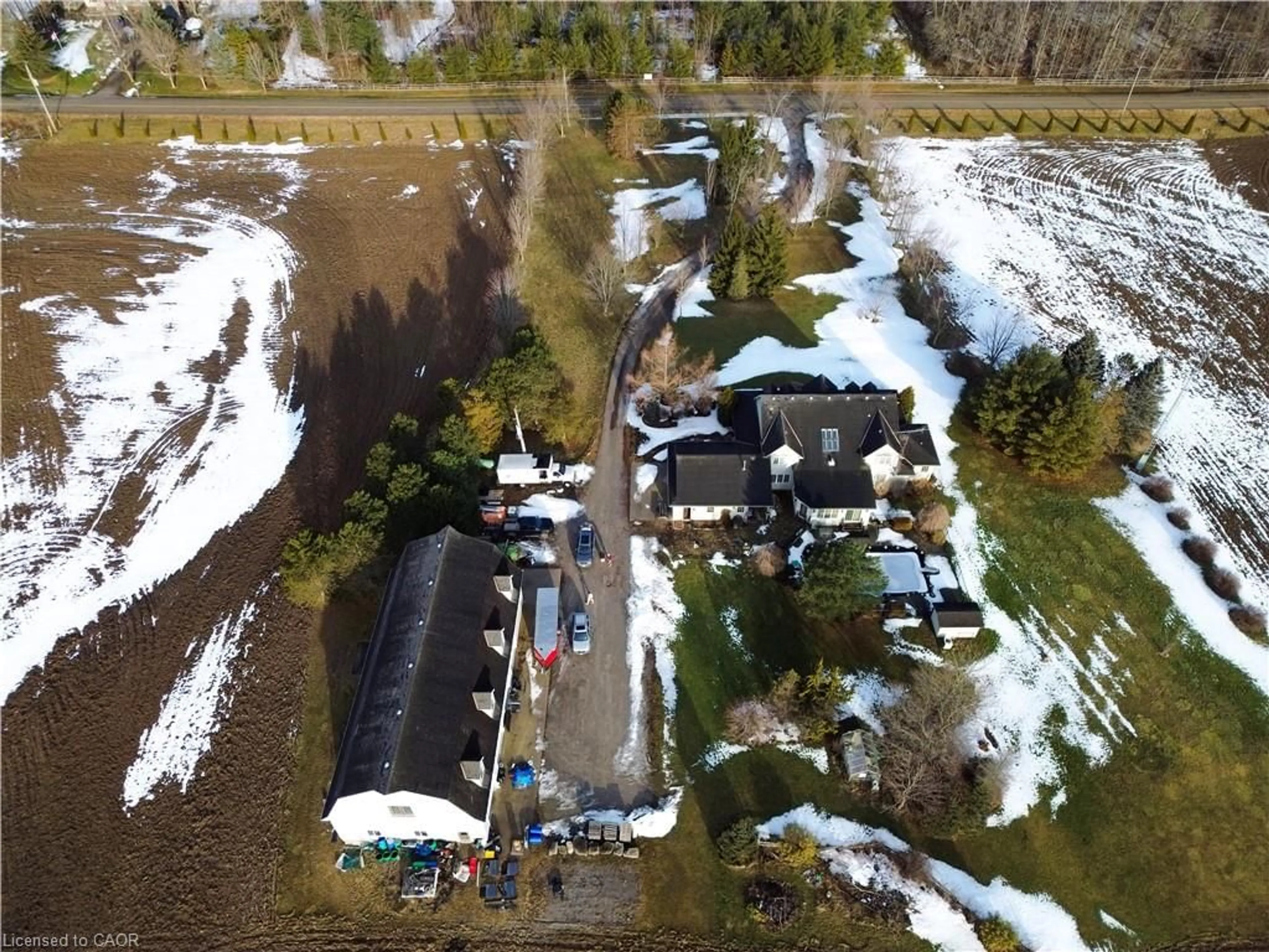 A pic from outside/outdoor area/front of a property/back of a property/a pic from drone, street for 100 Broad Rd, Haldimand Ontario N3W 2E9