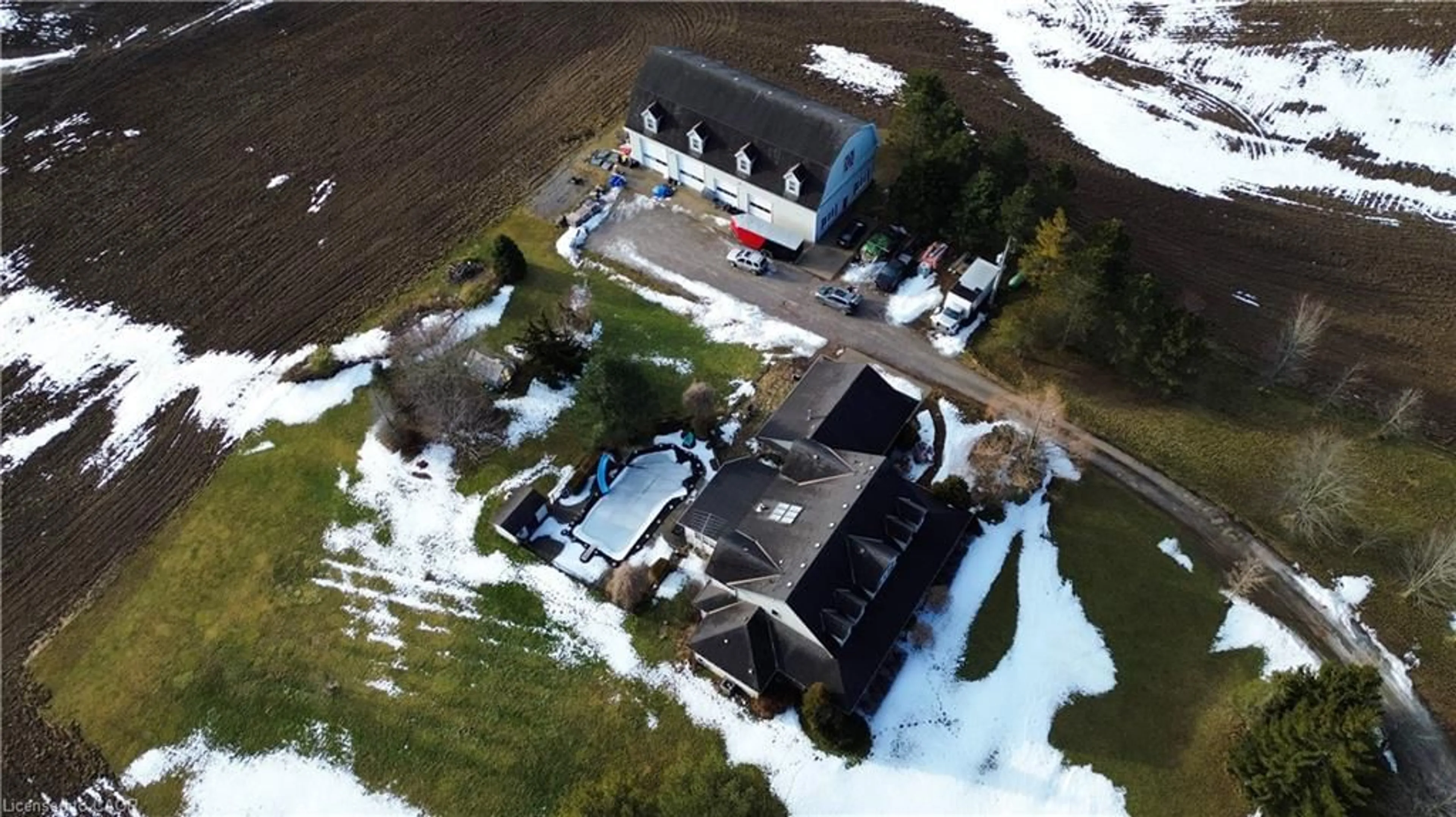 A pic from outside/outdoor area/front of a property/back of a property/a pic from drone, unknown for 100 Broad Rd, Haldimand Ontario N3W 2E9