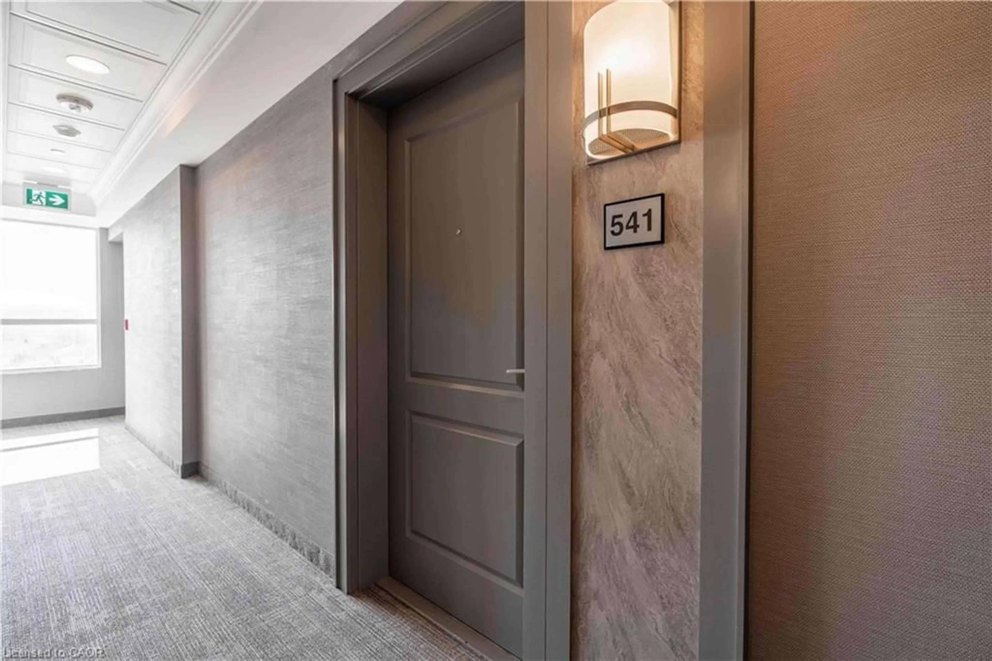 Indoor foyer for 5055 Greenlane Rd #541, Beamsville Ontario L3J 2J3