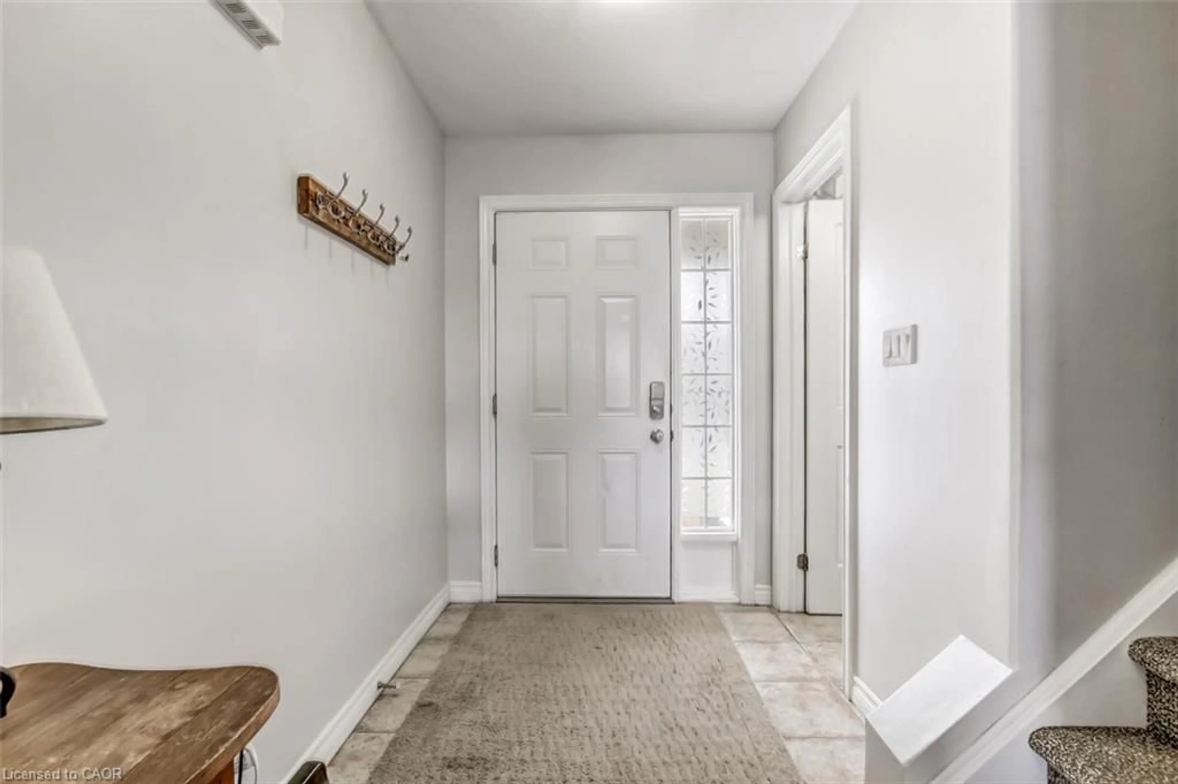 Indoor entryway for 569 Alberta Ave, Woodstock Ontario N4V 0A3
