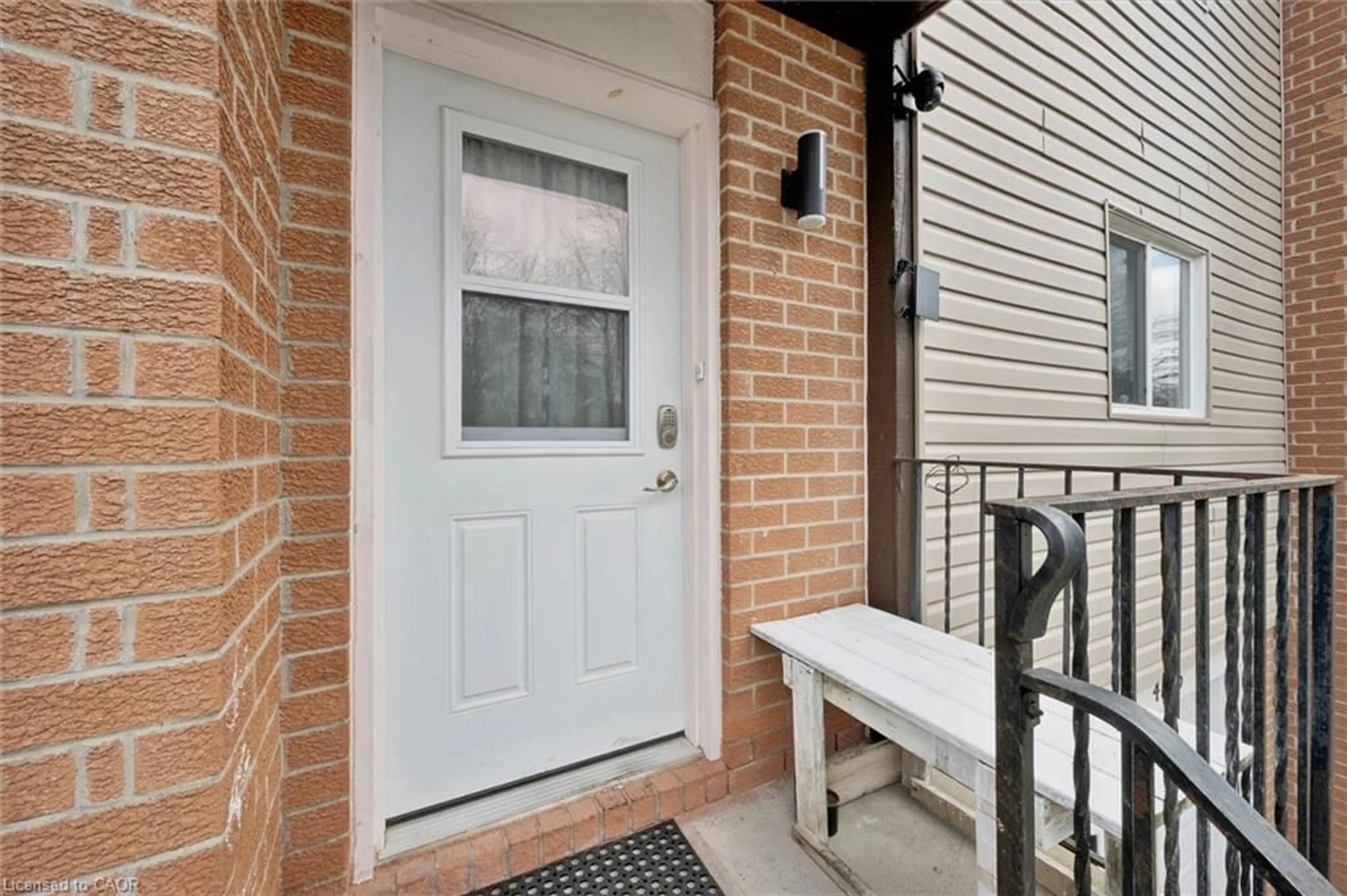 Indoor entryway for 415 Bairstow Cres #5, Waterloo Ontario N2K 2H7