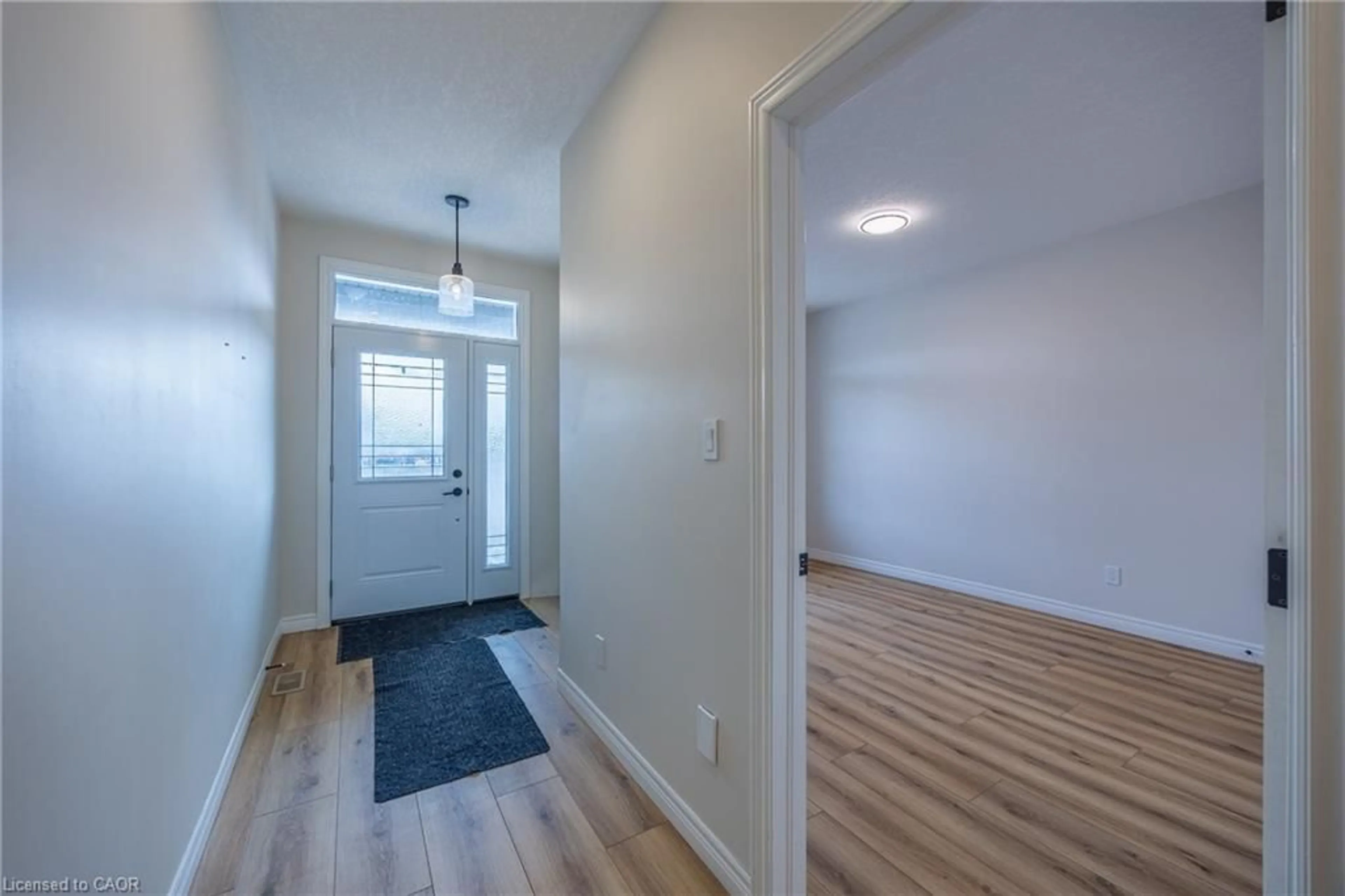 Indoor entryway for 10 Pintail Lane, Port Rowan Ontario N0E 1M0