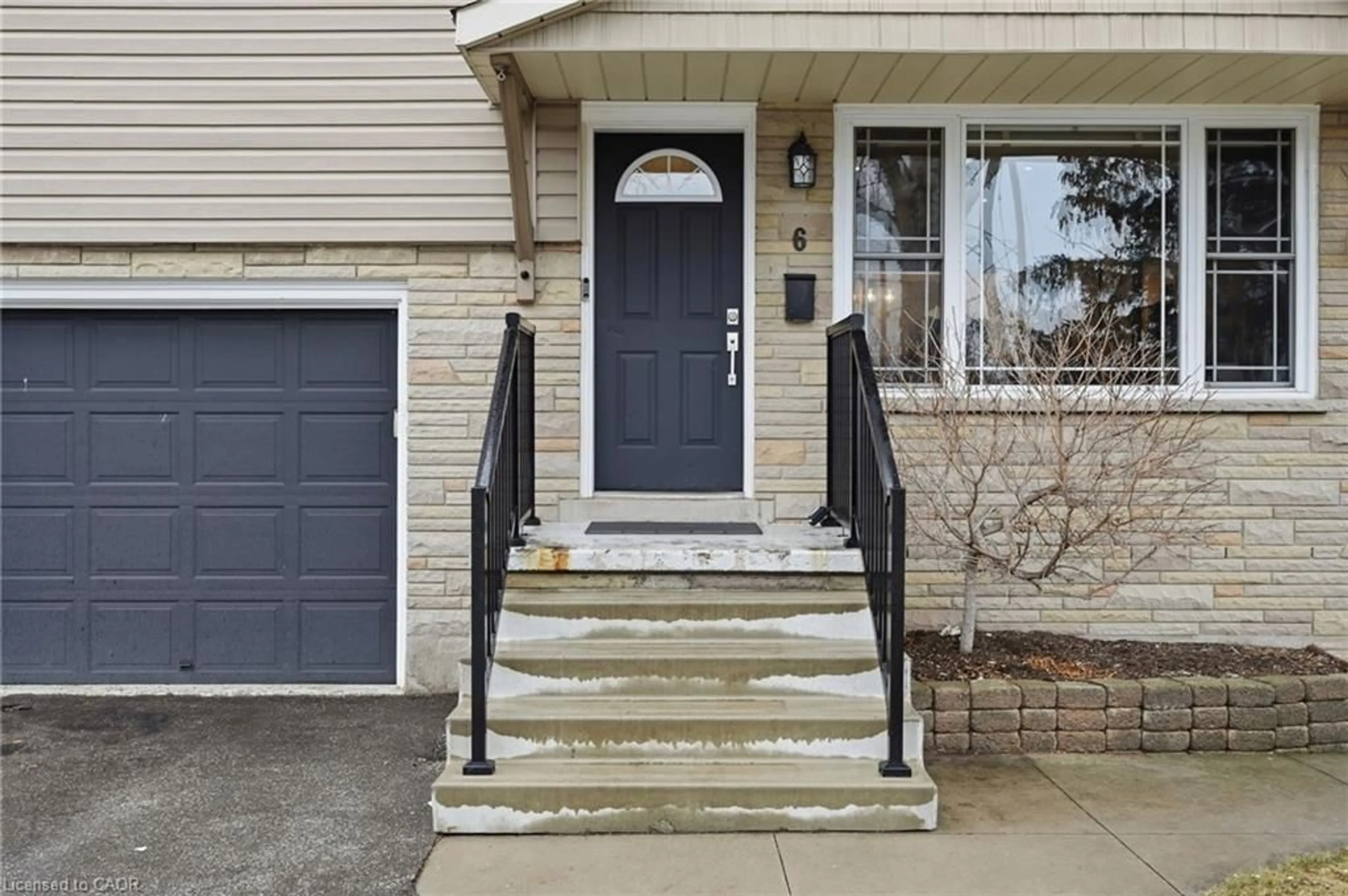 Unknown for 6 Brierwood Ave, Grimsby Ontario L3M 1J6