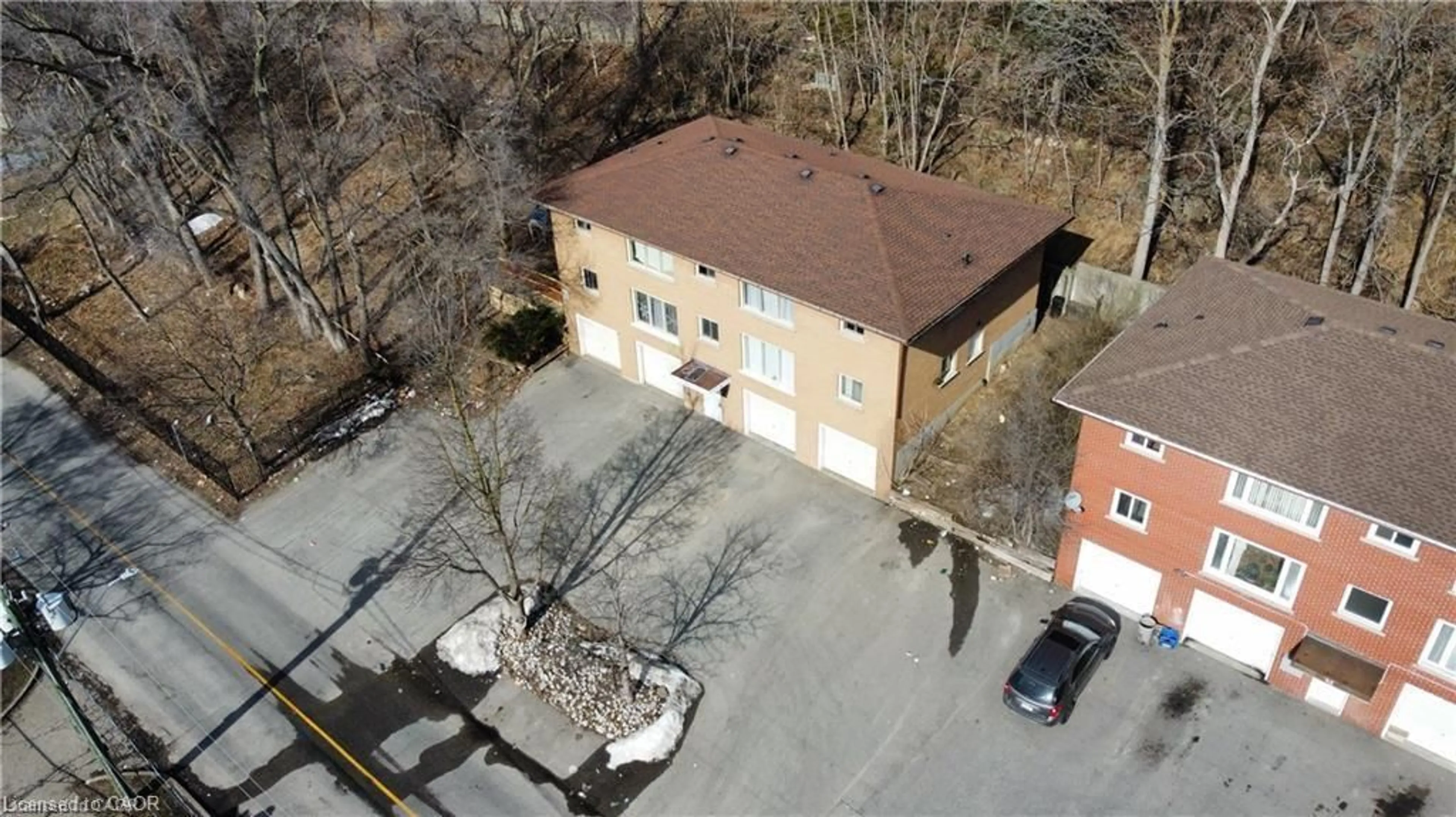 A pic from outside/outdoor area/front of a property/back of a property/a pic from drone, building for 42 Market St, Cambridge Ontario N1R 3T2