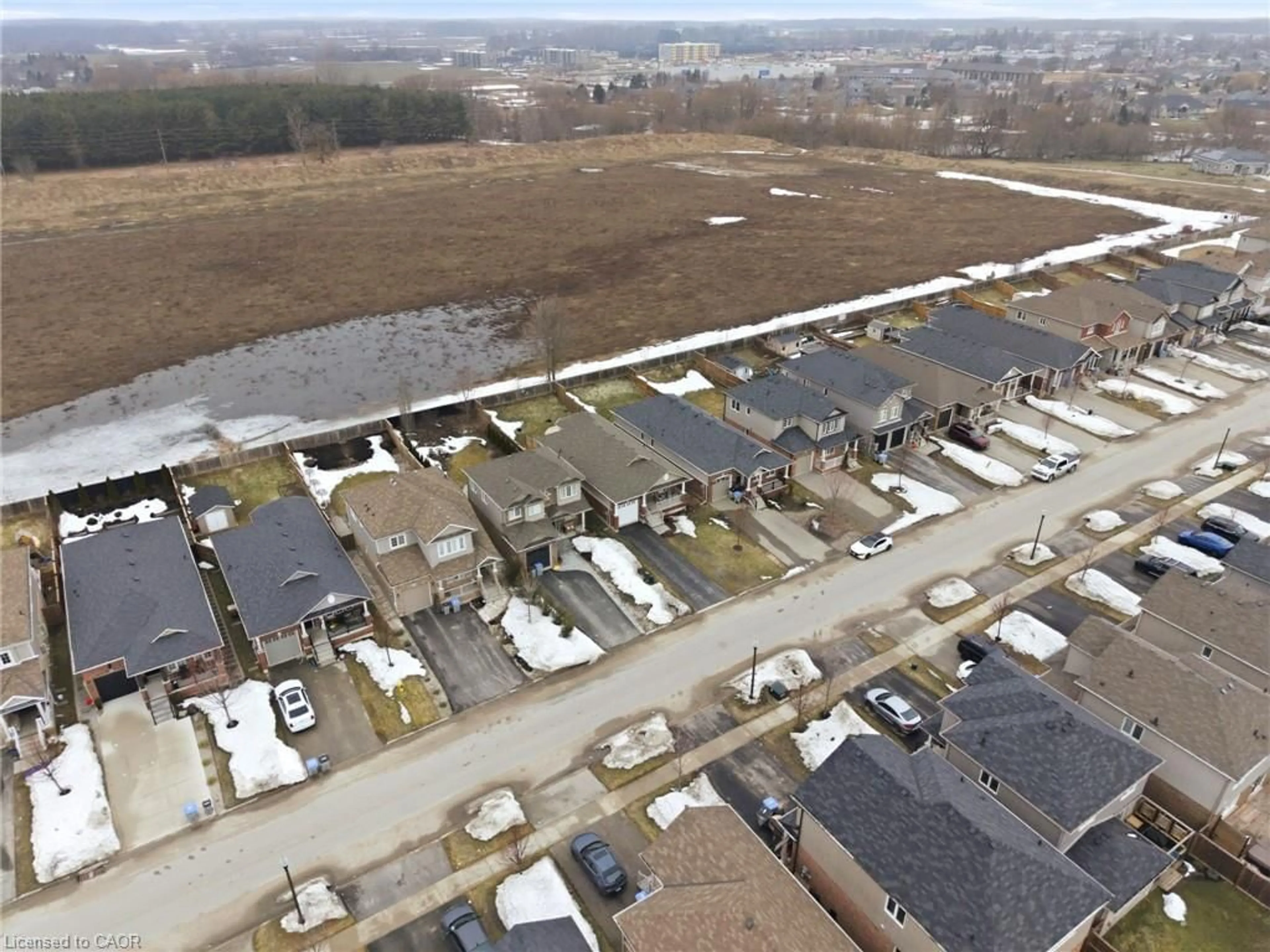 A pic from outside/outdoor area/front of a property/back of a property/a pic from drone, street for 959 Adams Ave, Listowel Ontario N4W 0E6