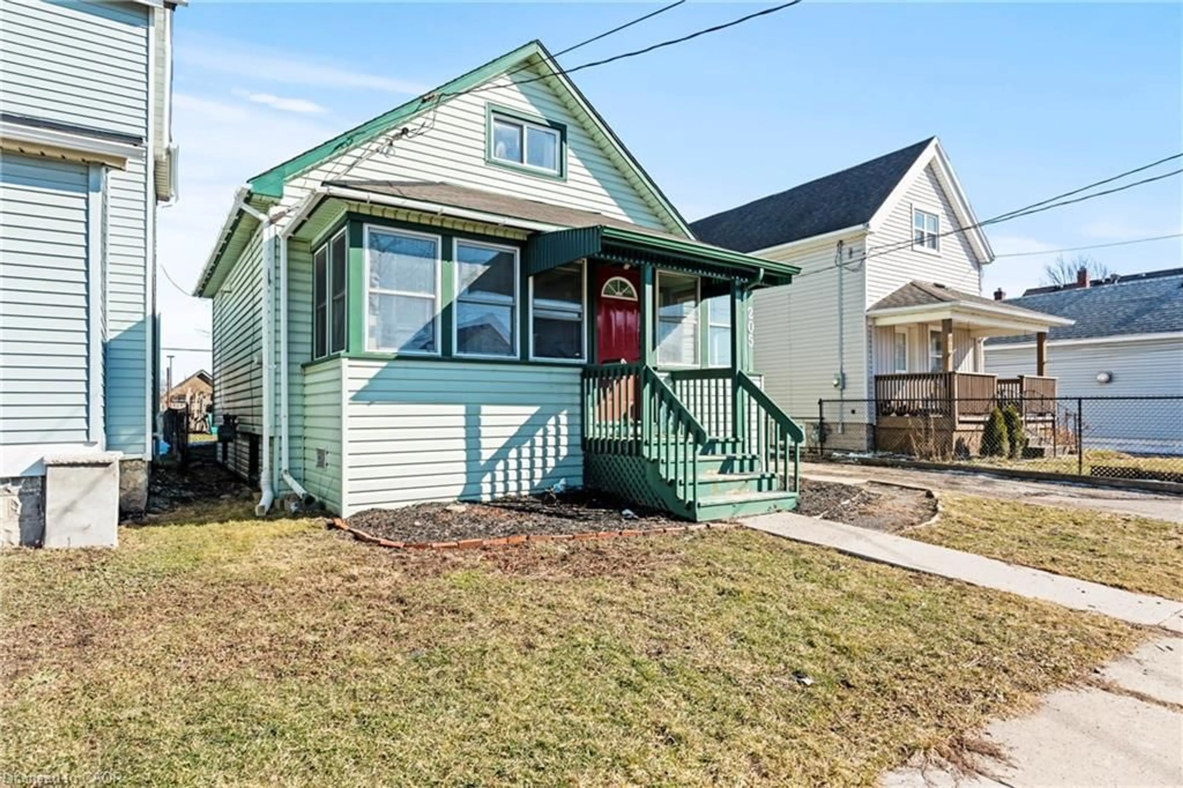 Home with vinyl exterior material, street for 205 Mitchell St, Port Colborne Ontario L3K 1Y4