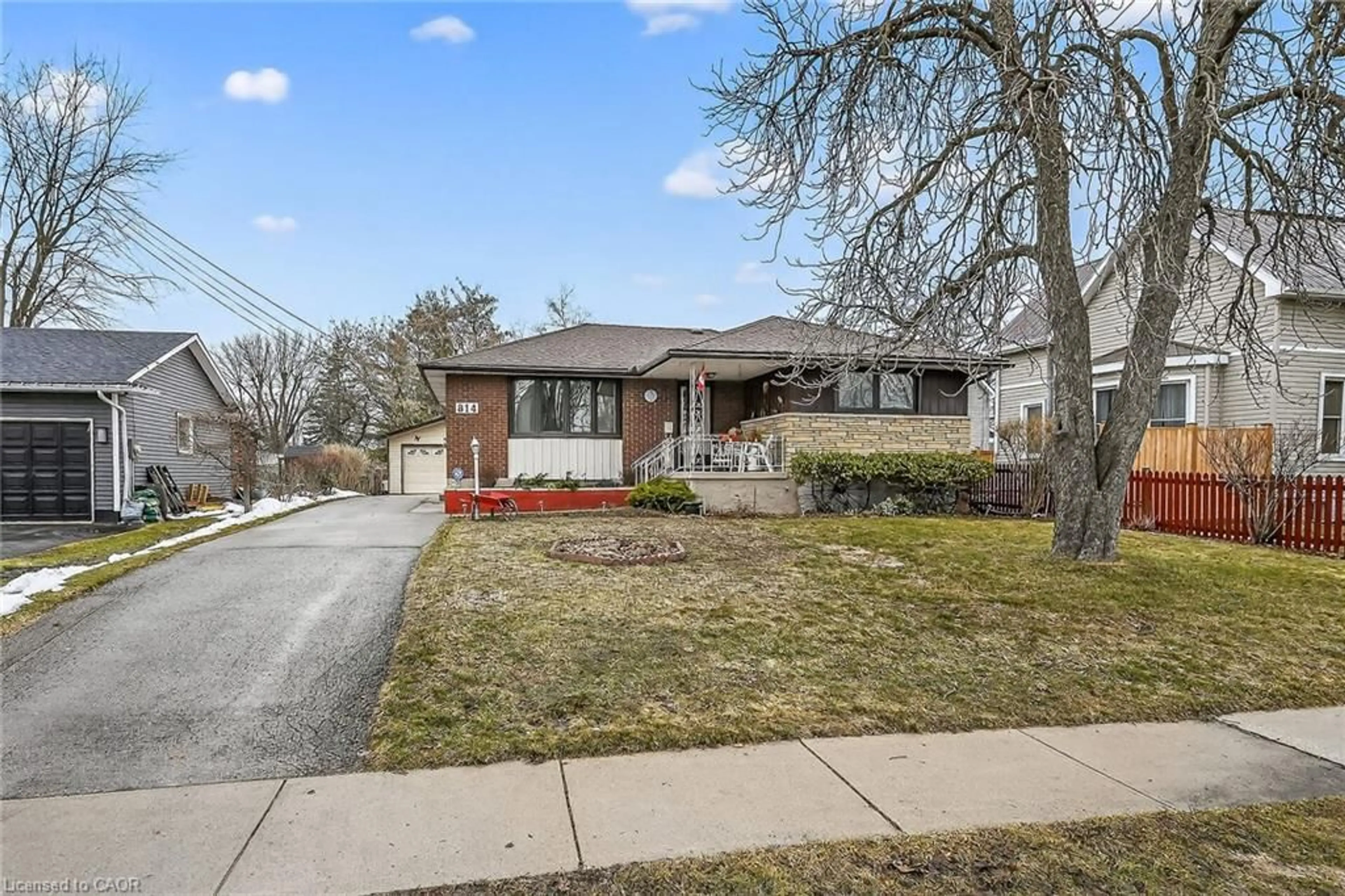 Home with brick exterior material, street for 814 Cedar St, Dunnville Ontario N1A 2K2