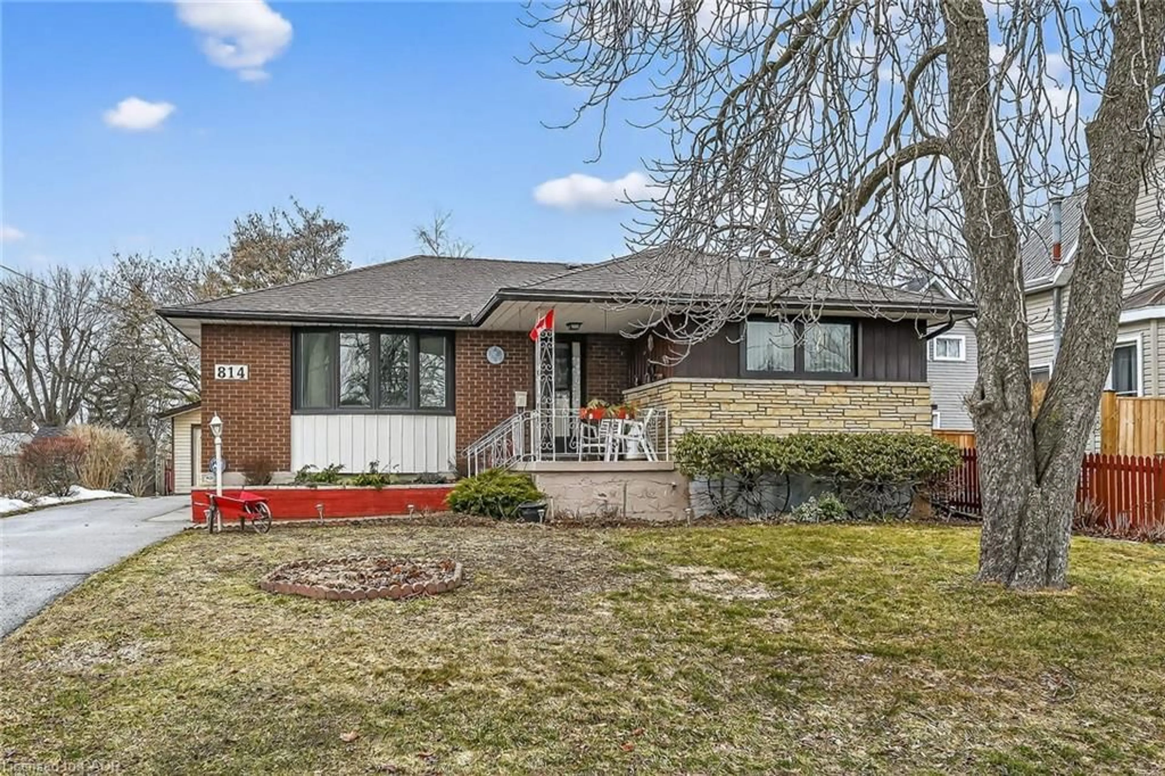 Home with brick exterior material, street for 814 Cedar St, Dunnville Ontario N1A 2K2