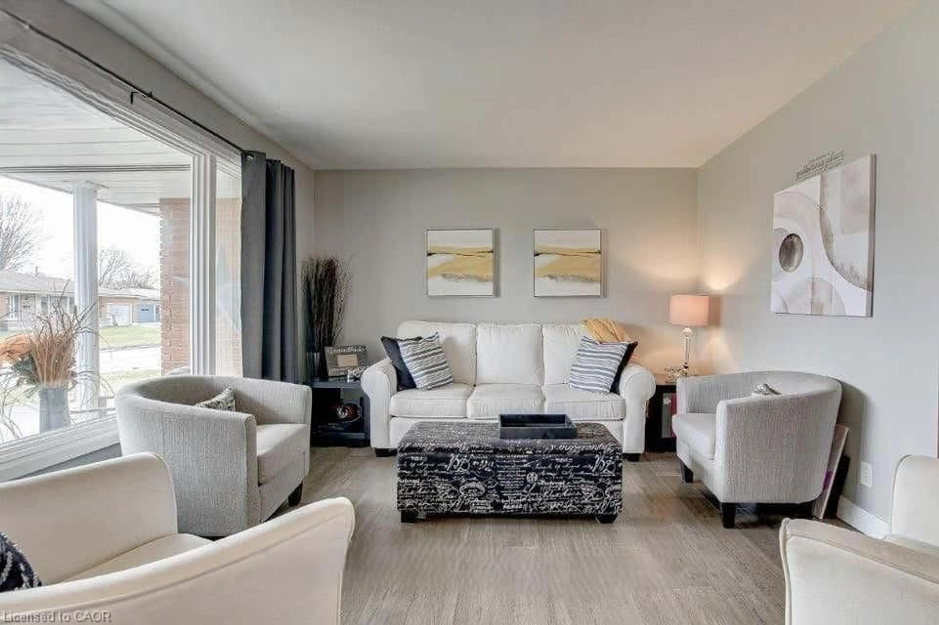 Living room with furniture, unknown for 306 Adams Ave, Delhi Ontario N4B 2Y5