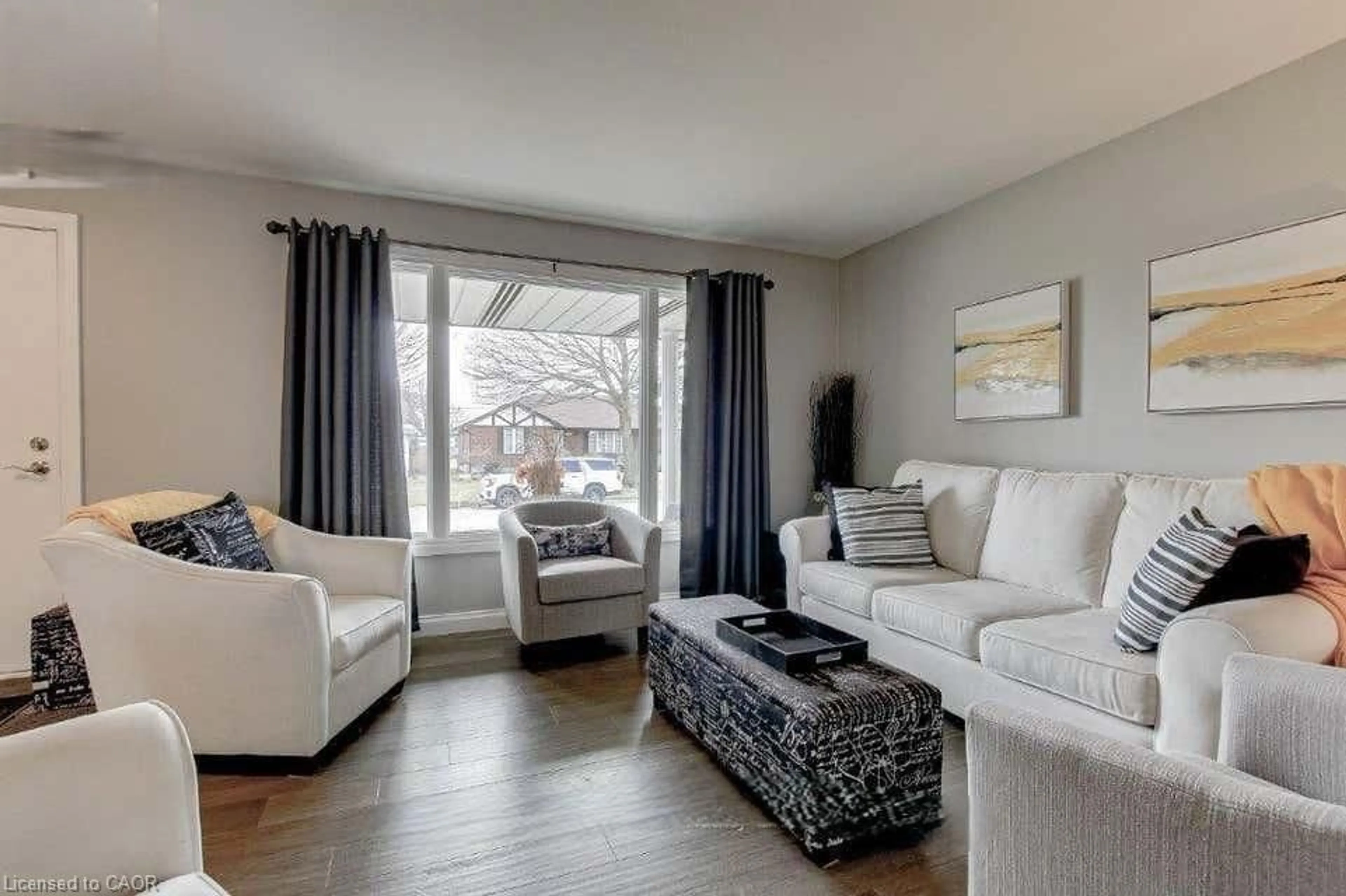 Living room with furniture, unknown for 306 Adams Ave, Delhi Ontario N4B 2Y5