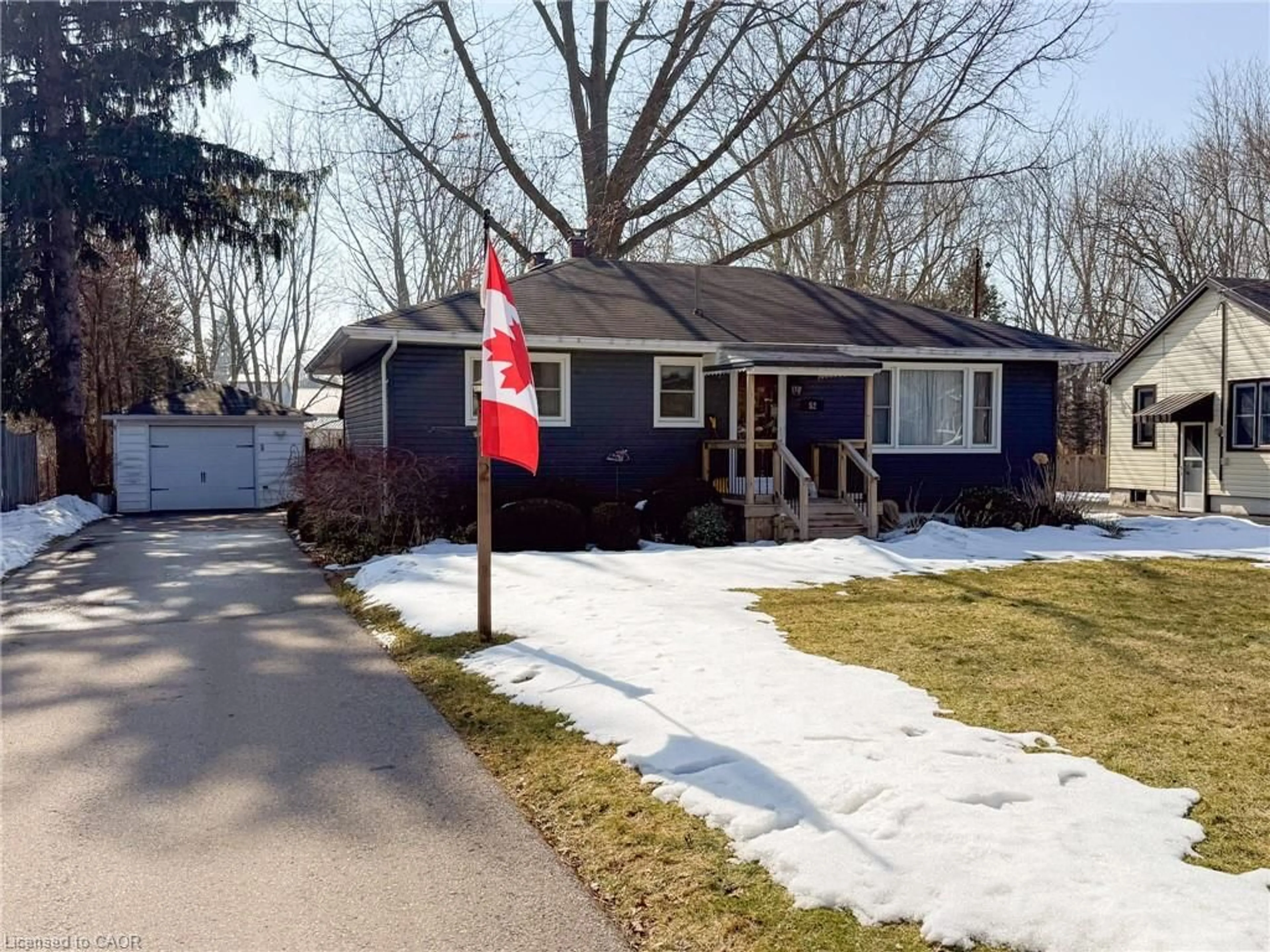 Home with vinyl exterior material, street for 52 Davis St, Simcoe Ontario N3Y 2R4