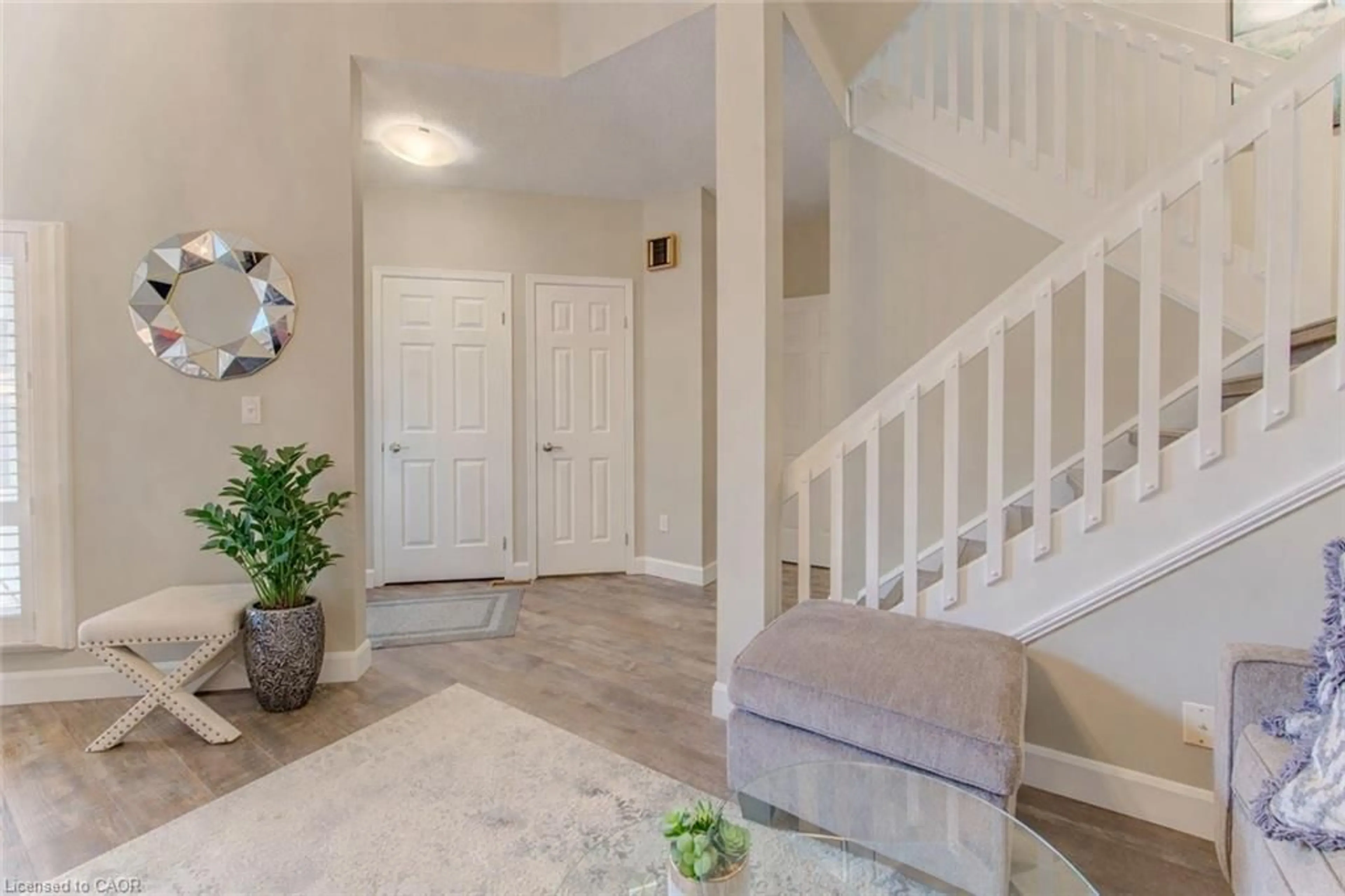 Indoor entryway for 225 Benjamin Rd #61, Waterloo Ontario N2V 1Z3