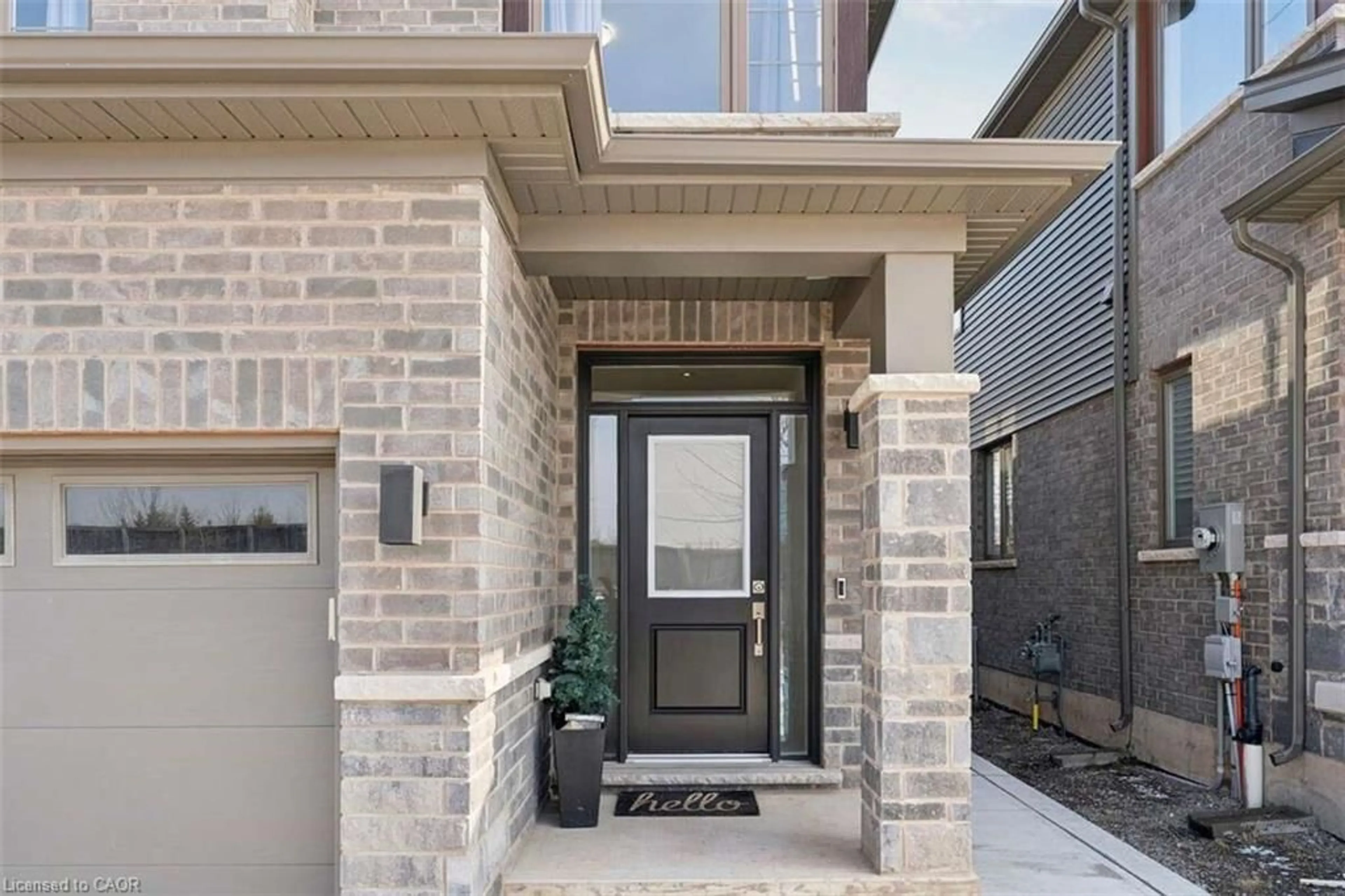 Indoor entryway for 14 Escarpment Dr, Stoney Creek Ontario L8E 0G4