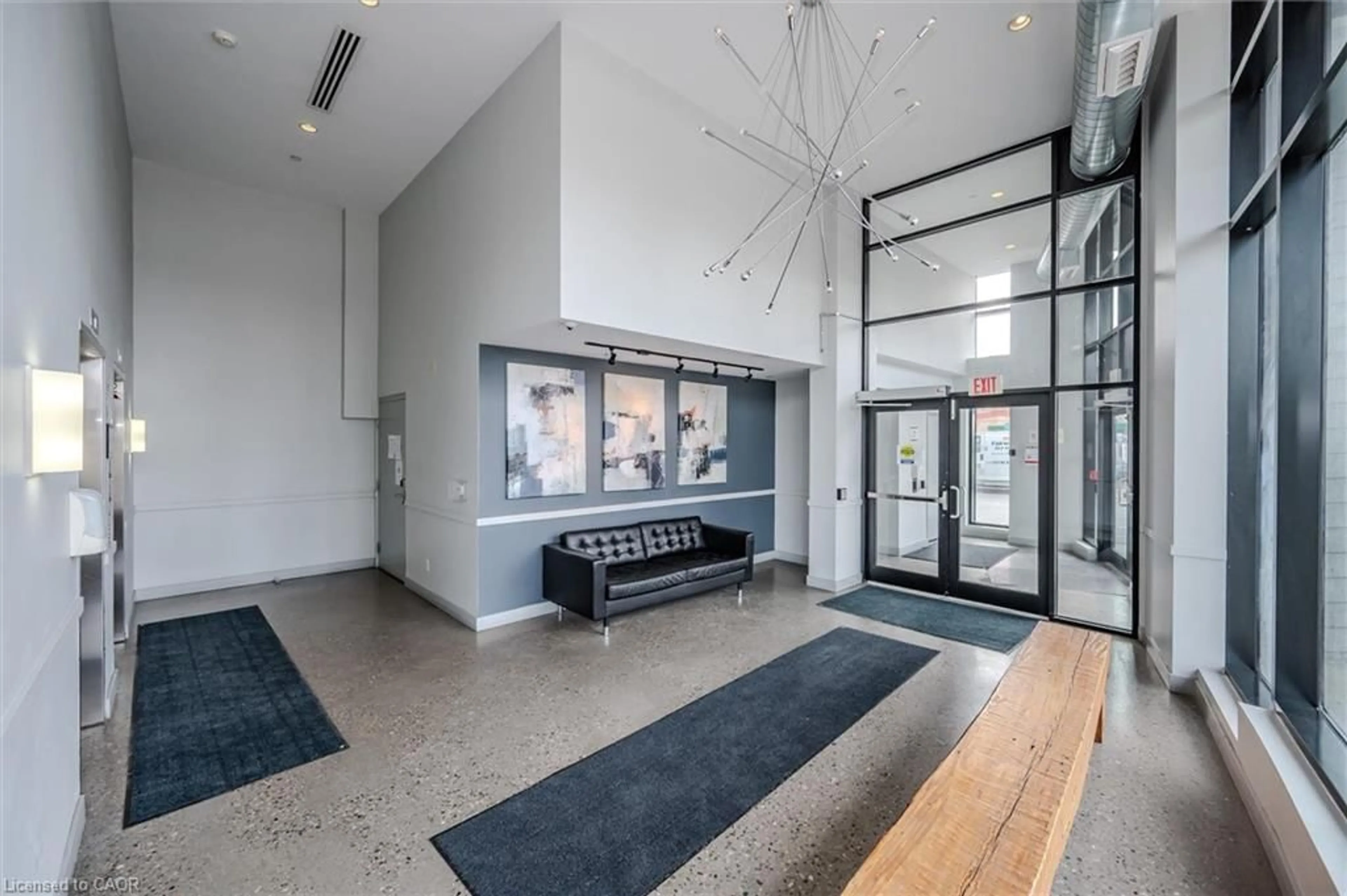 Indoor foyer for 1 Victoria St #706, Kitchener Ontario N2G 1C2