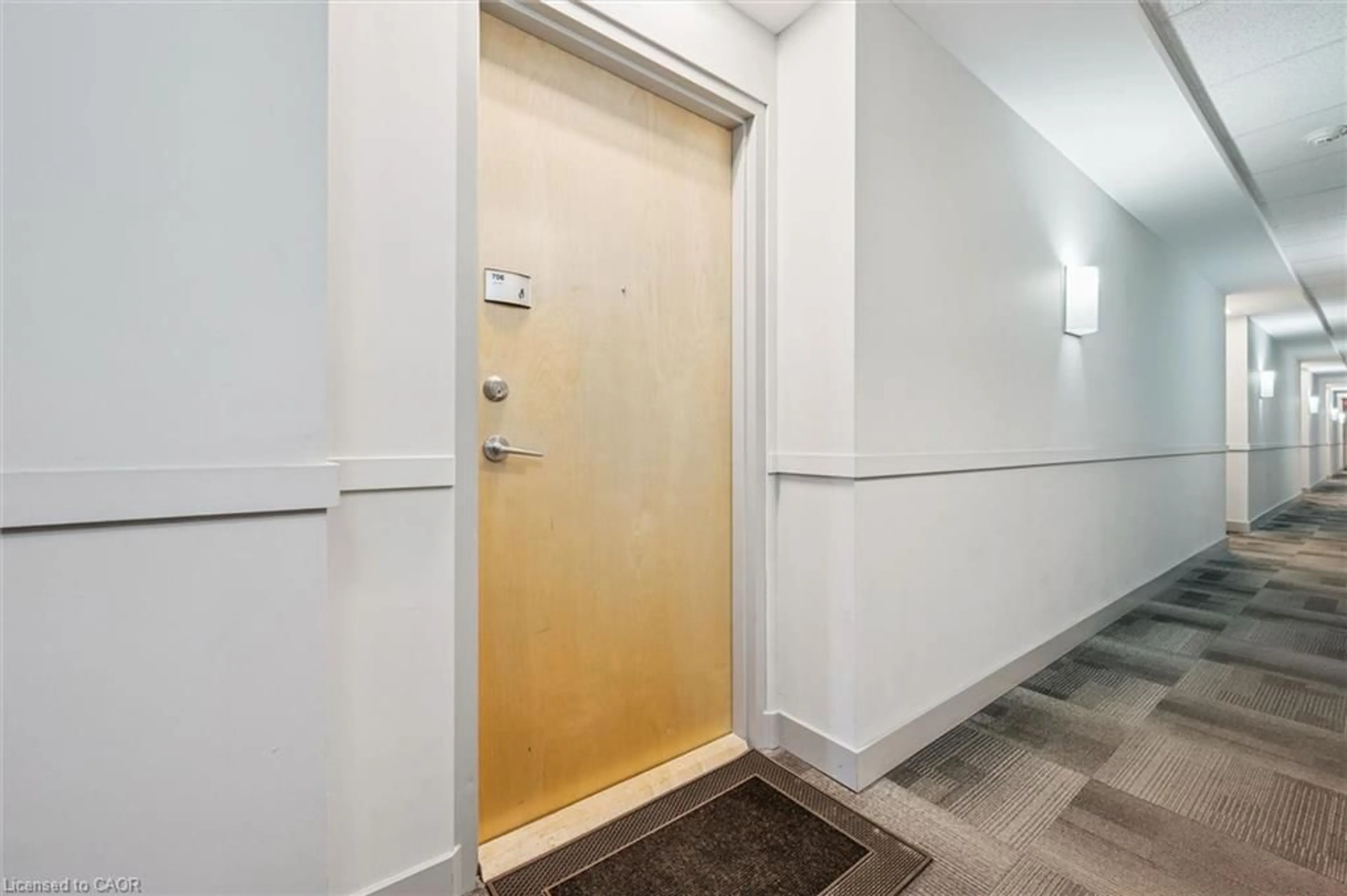 Indoor foyer for 1 Victoria St #706, Kitchener Ontario N2G 1C2