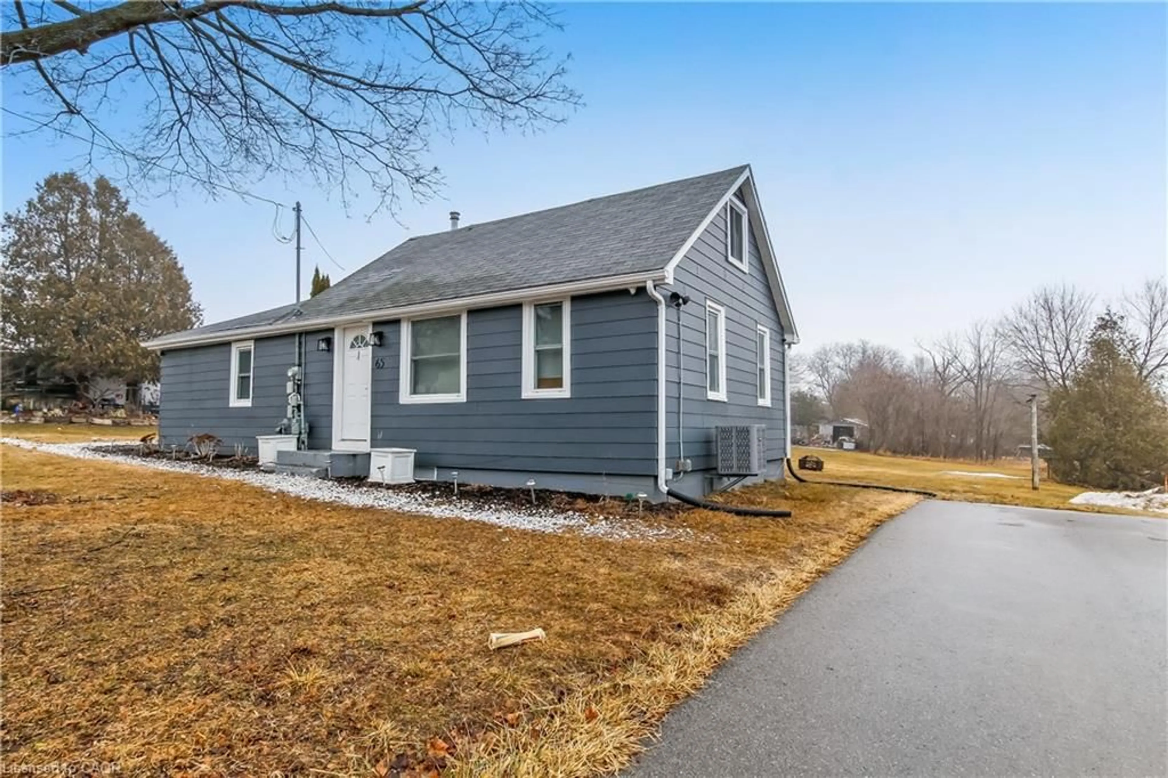 Home with vinyl exterior material, street for 65 Norfolk St, Waterford Ontario N0E 1Y0