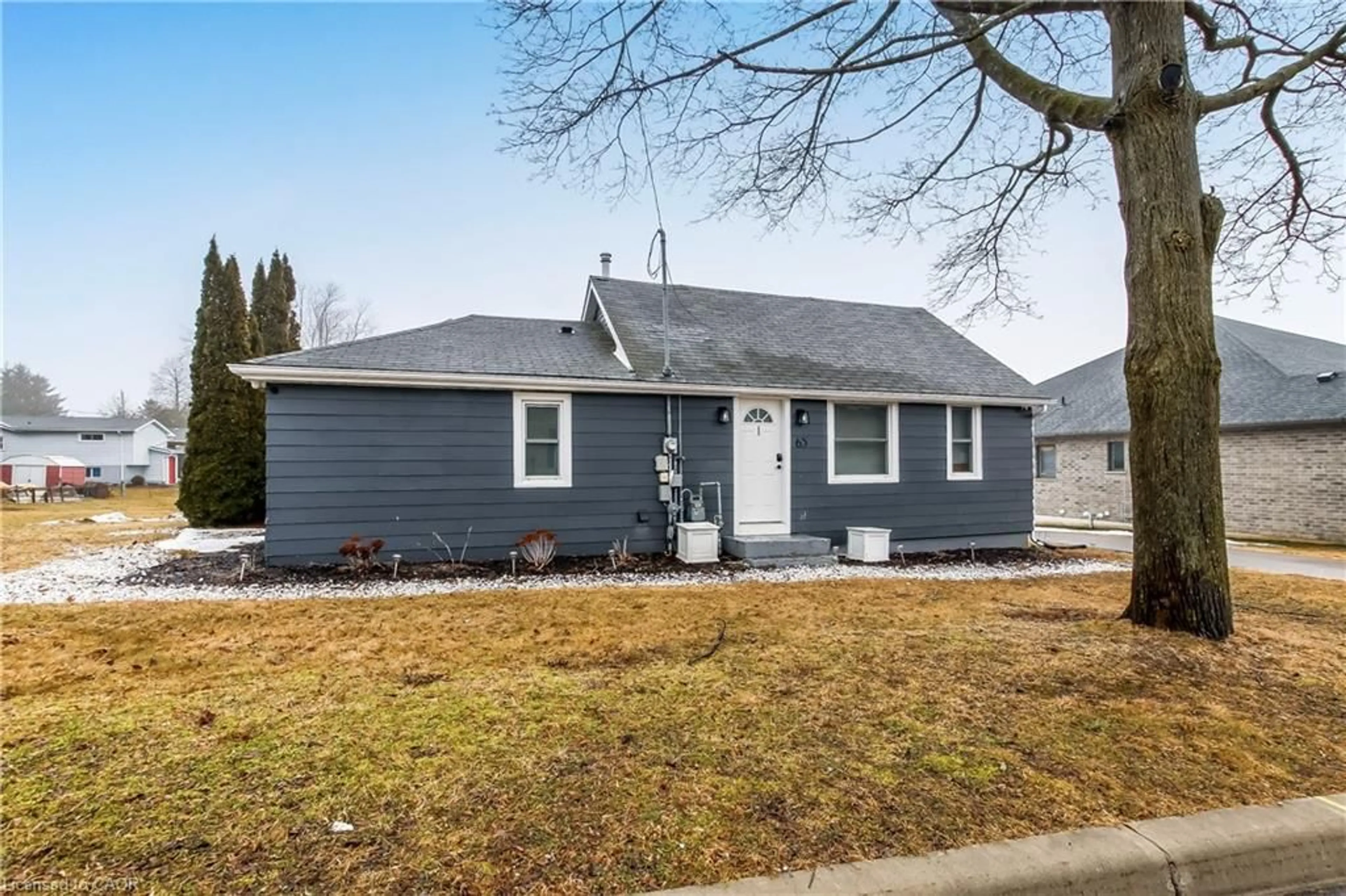 Home with vinyl exterior material, street for 65 Norfolk St, Waterford Ontario N0E 1Y0