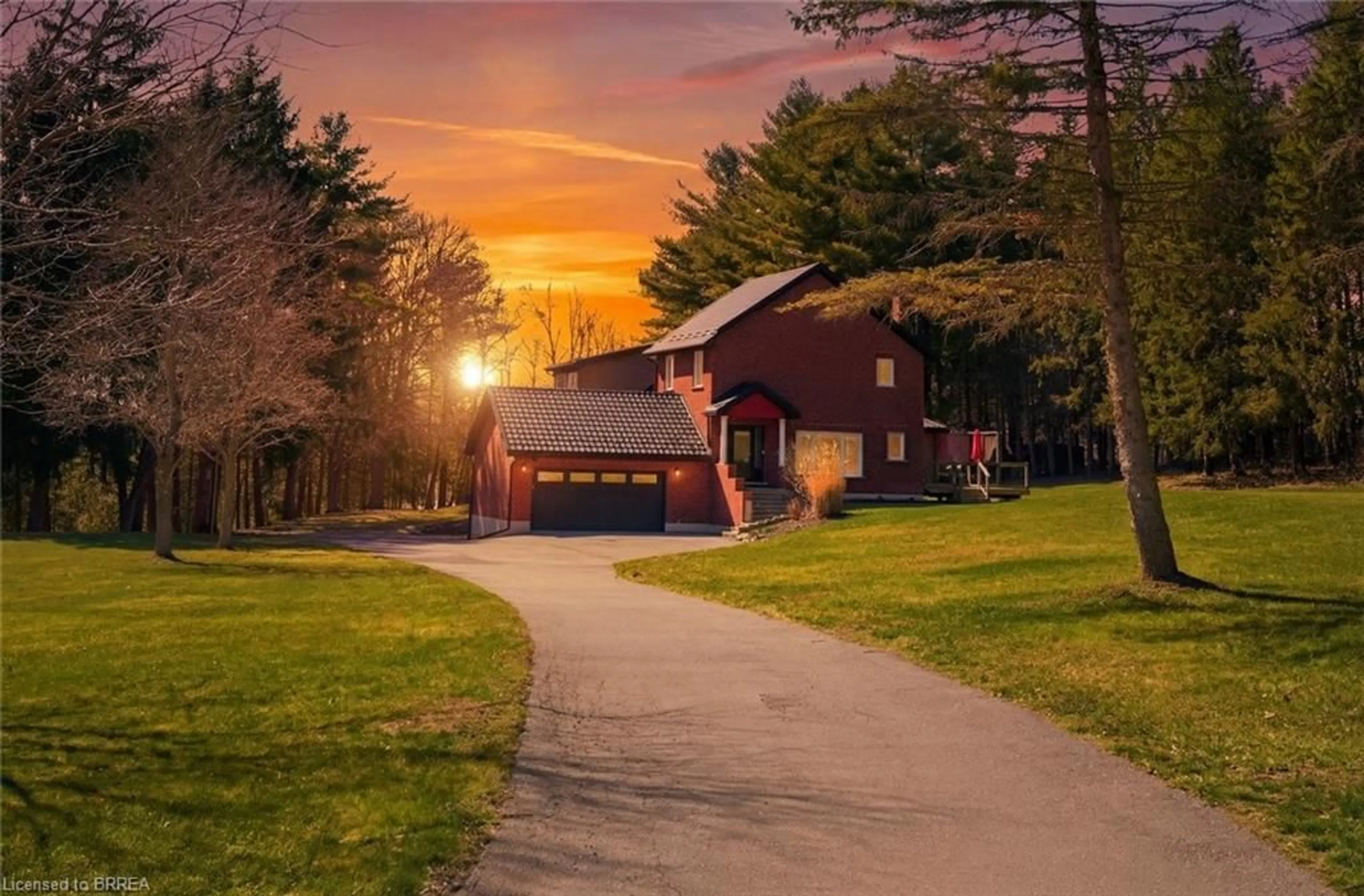 A pic from outside/outdoor area/front of a property/back of a property/a pic from drone, street for 25 Hammond Rd, Brantford Ontario N3T 5L4