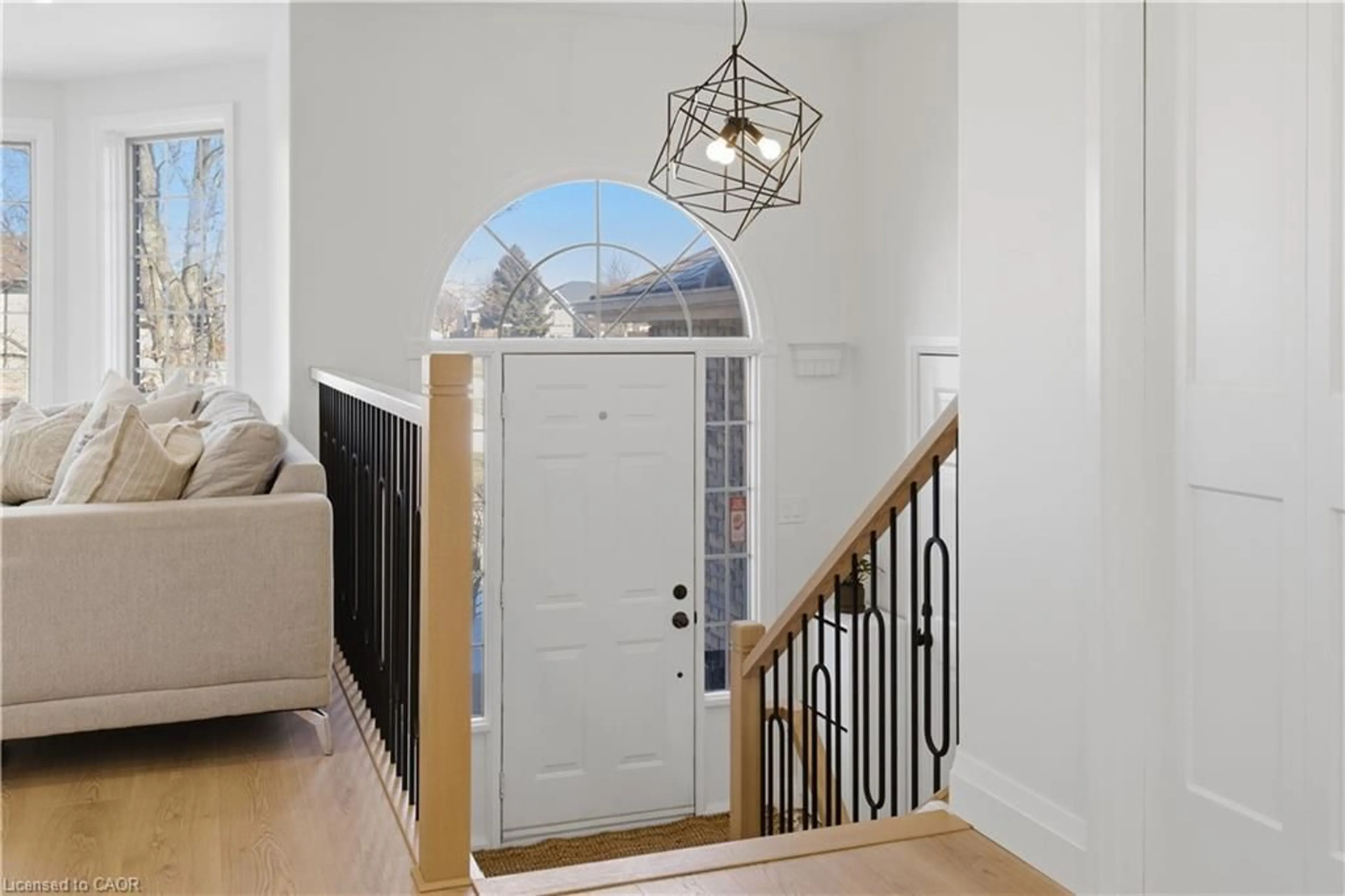 Indoor entryway for 5 Bradbury Cres, Paris Ontario N3L 4E1