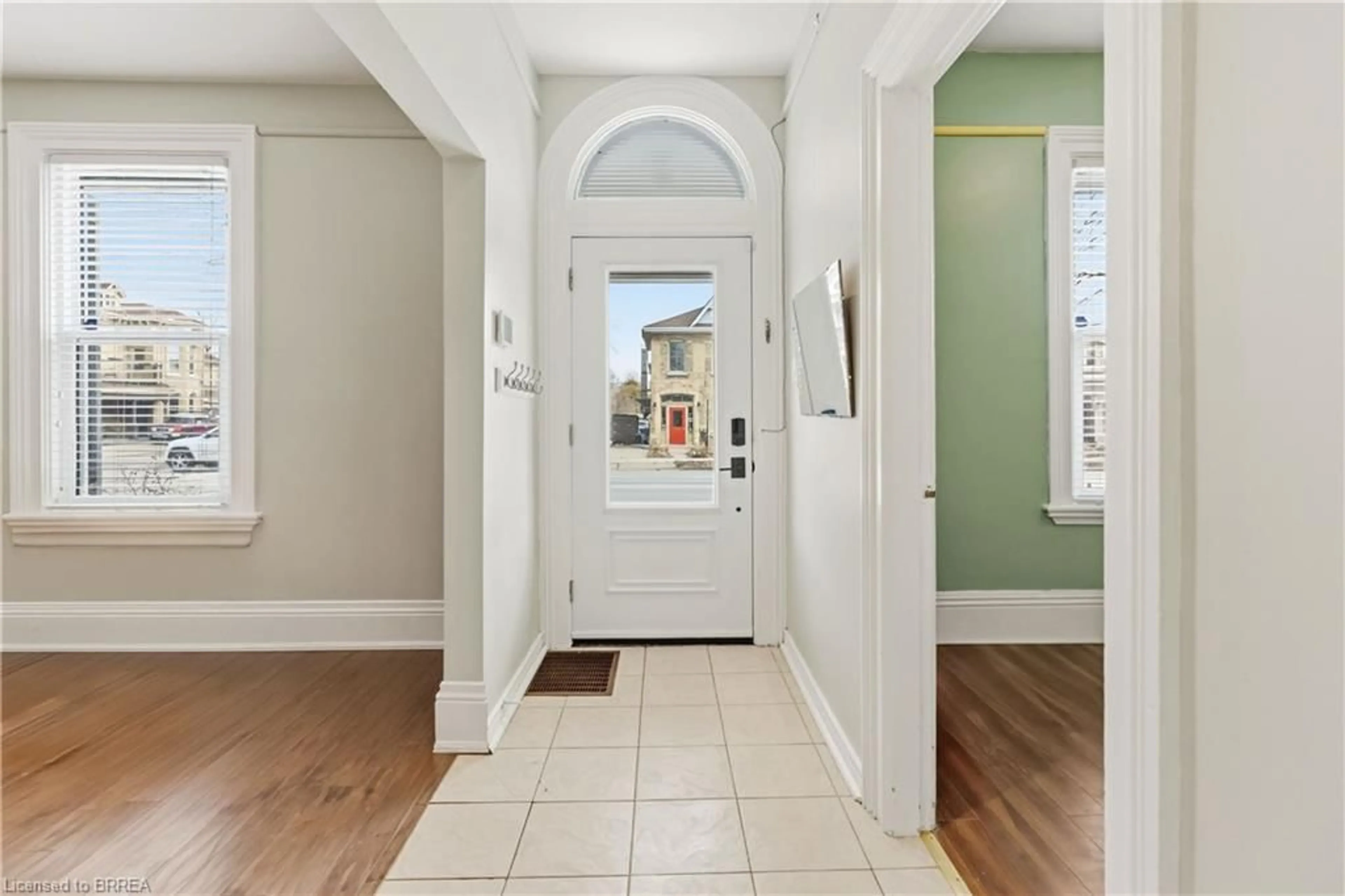 Indoor entryway for 200 Brant Ave, Brantford Ontario N3T 3H9