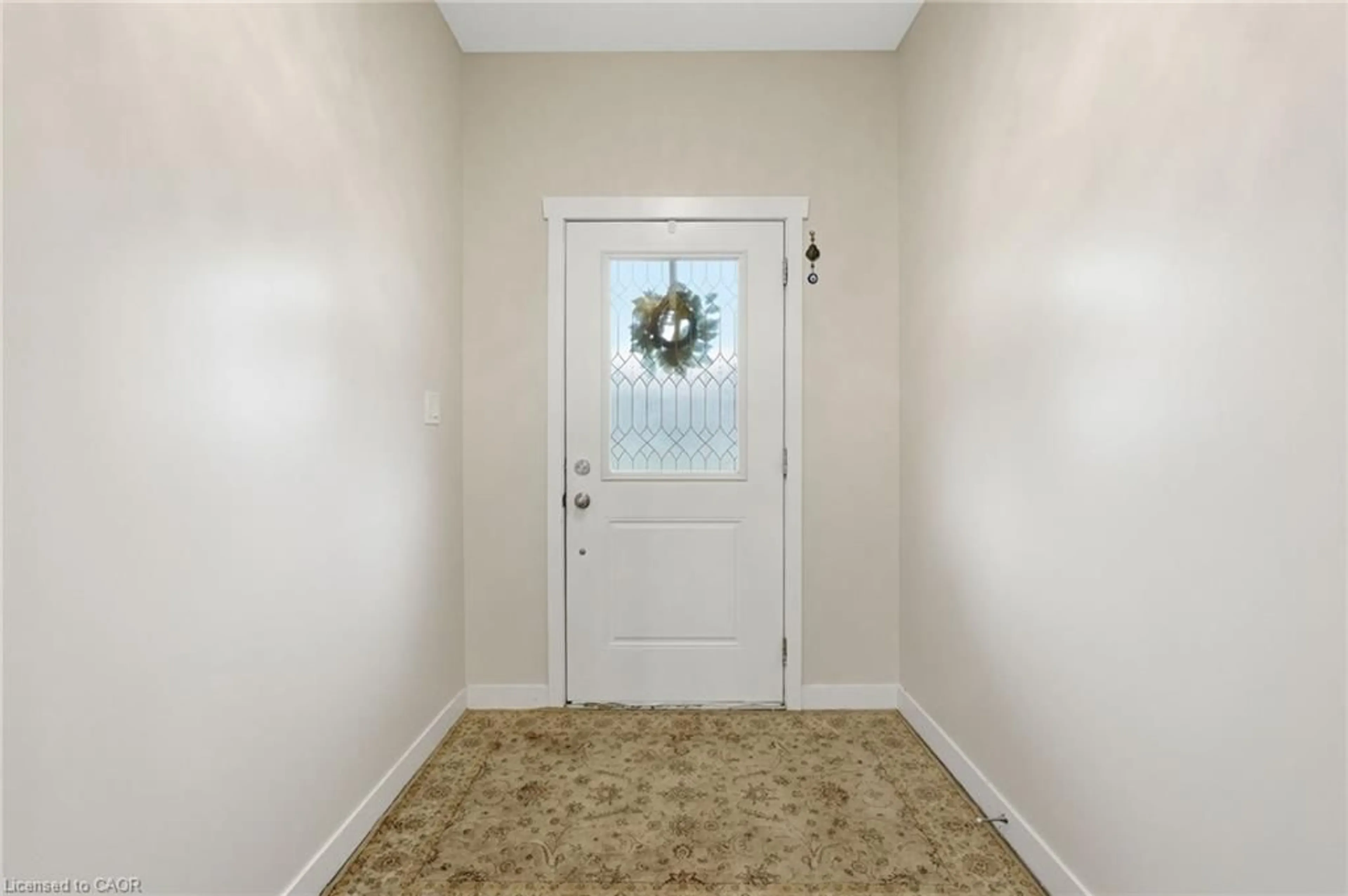 Indoor entryway for 16 Brookfield Lane, Simcoe Ontario N3Y 0E8