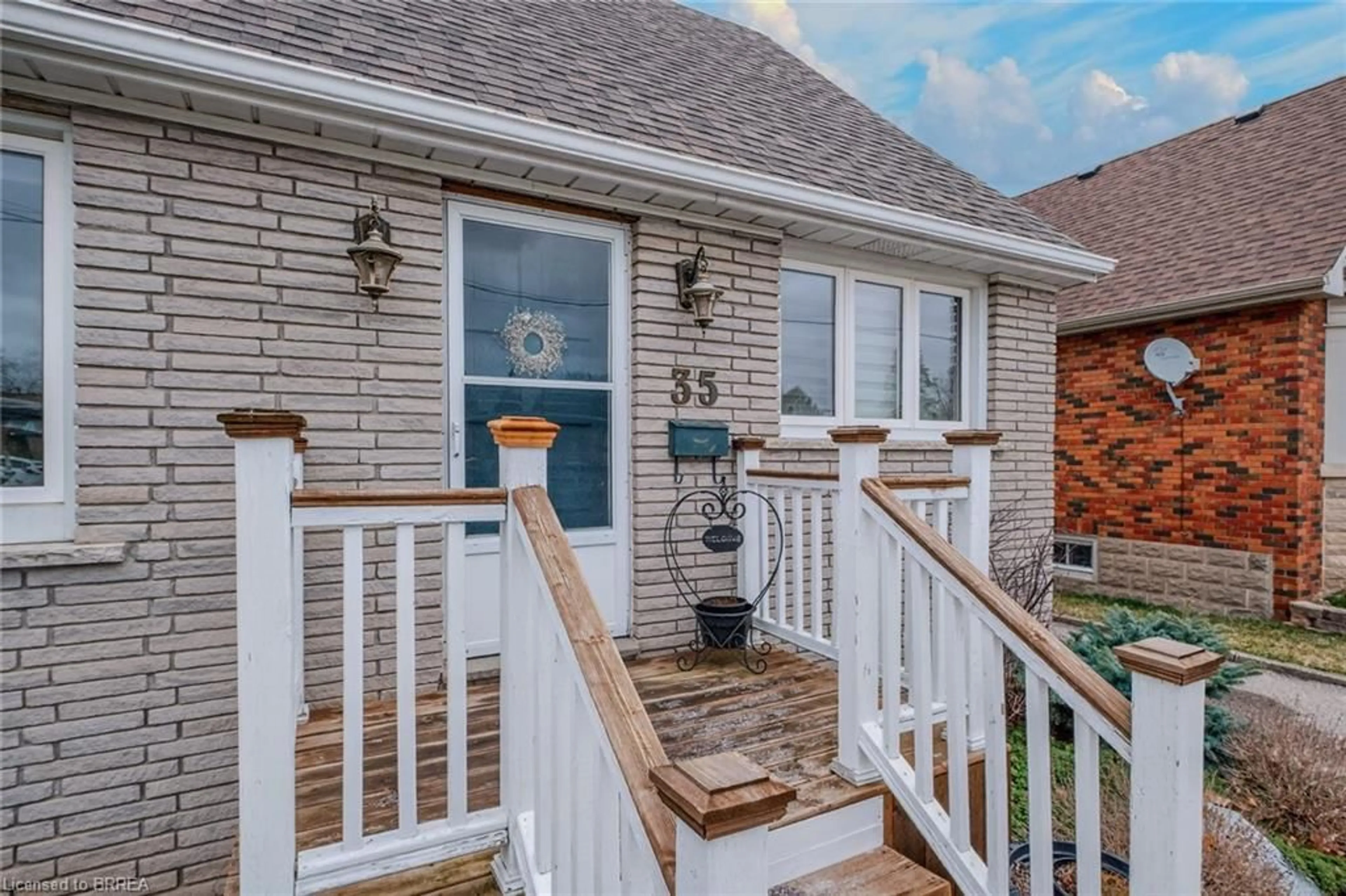 Home with vinyl exterior material, street for 35 Dorothy St, Brantford Ontario N3S 1G8