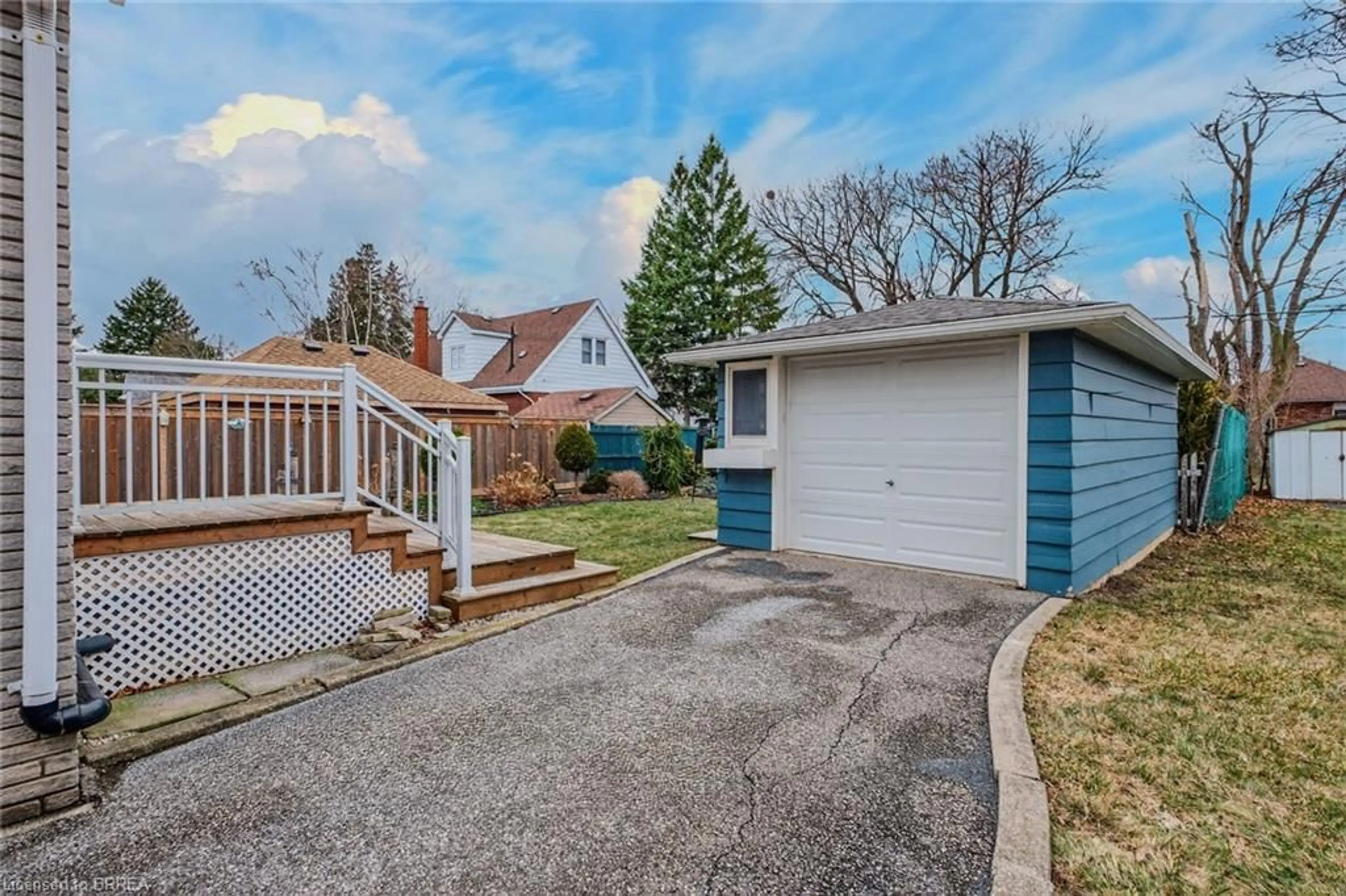 A pic from outside/outdoor area/front of a property/back of a property/a pic from drone, street for 35 Dorothy St, Brantford Ontario N3S 1G8