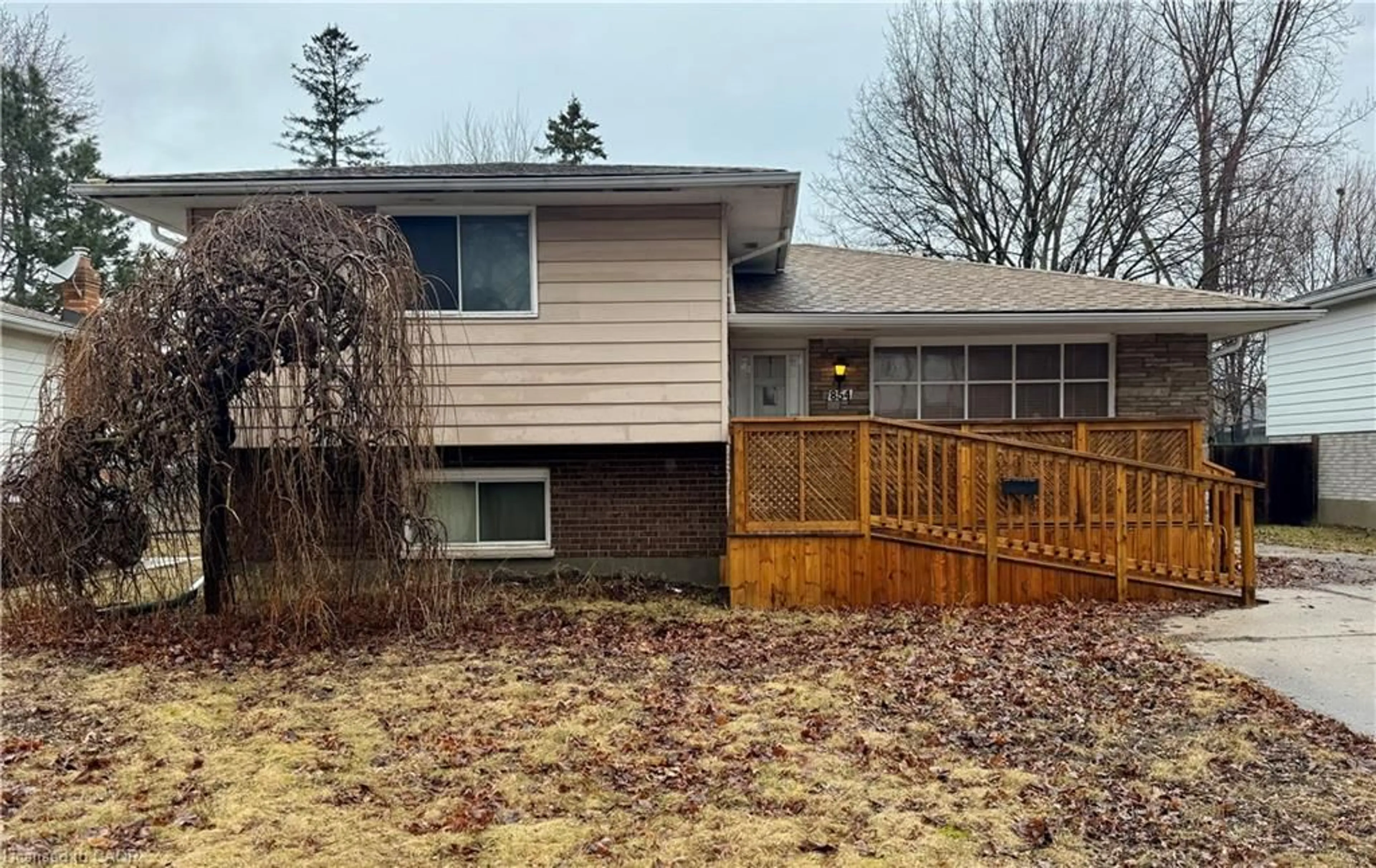 Home with vinyl exterior material, street for 854 Westbury Crt, Sarnia Ontario N7T 7R5