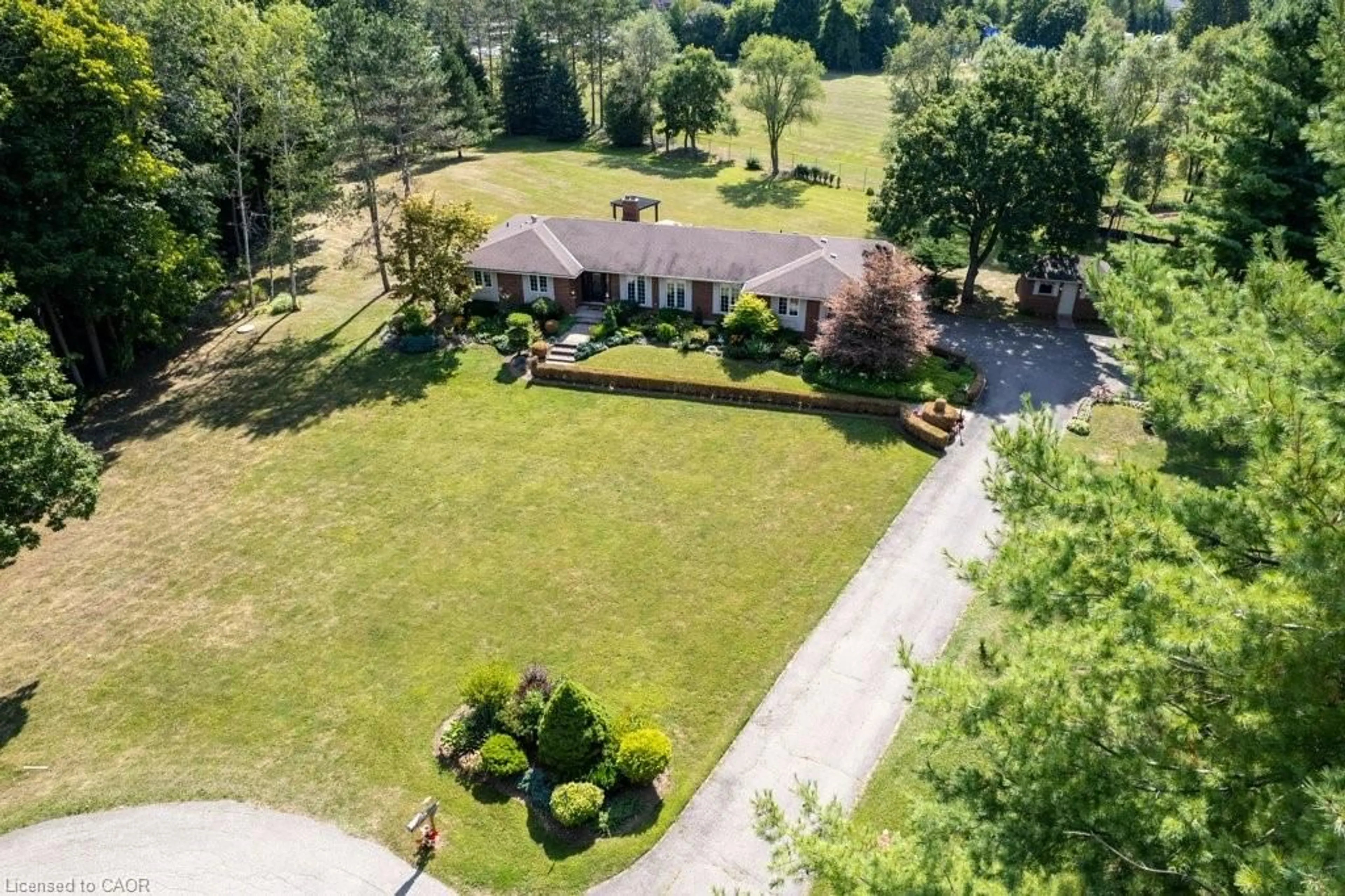A pic from outside/outdoor area/front of a property/back of a property/a pic from drone, unknown for 3 Meadowbrook Crt, St. George Ontario N0E 1N0