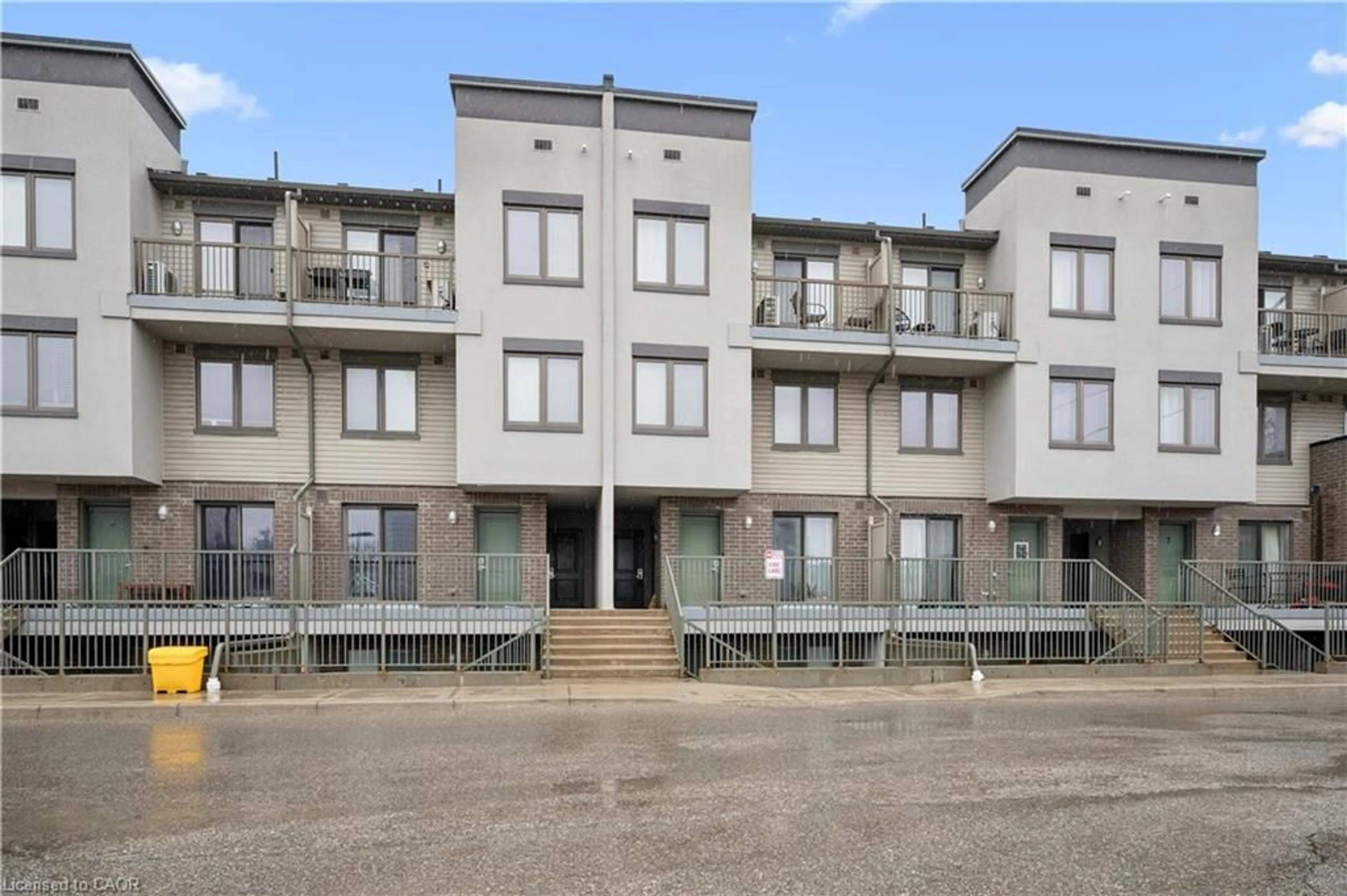 Patio, building for 350 Fisher Mills Rd #17, Cambridge Ontario N3C 0G8