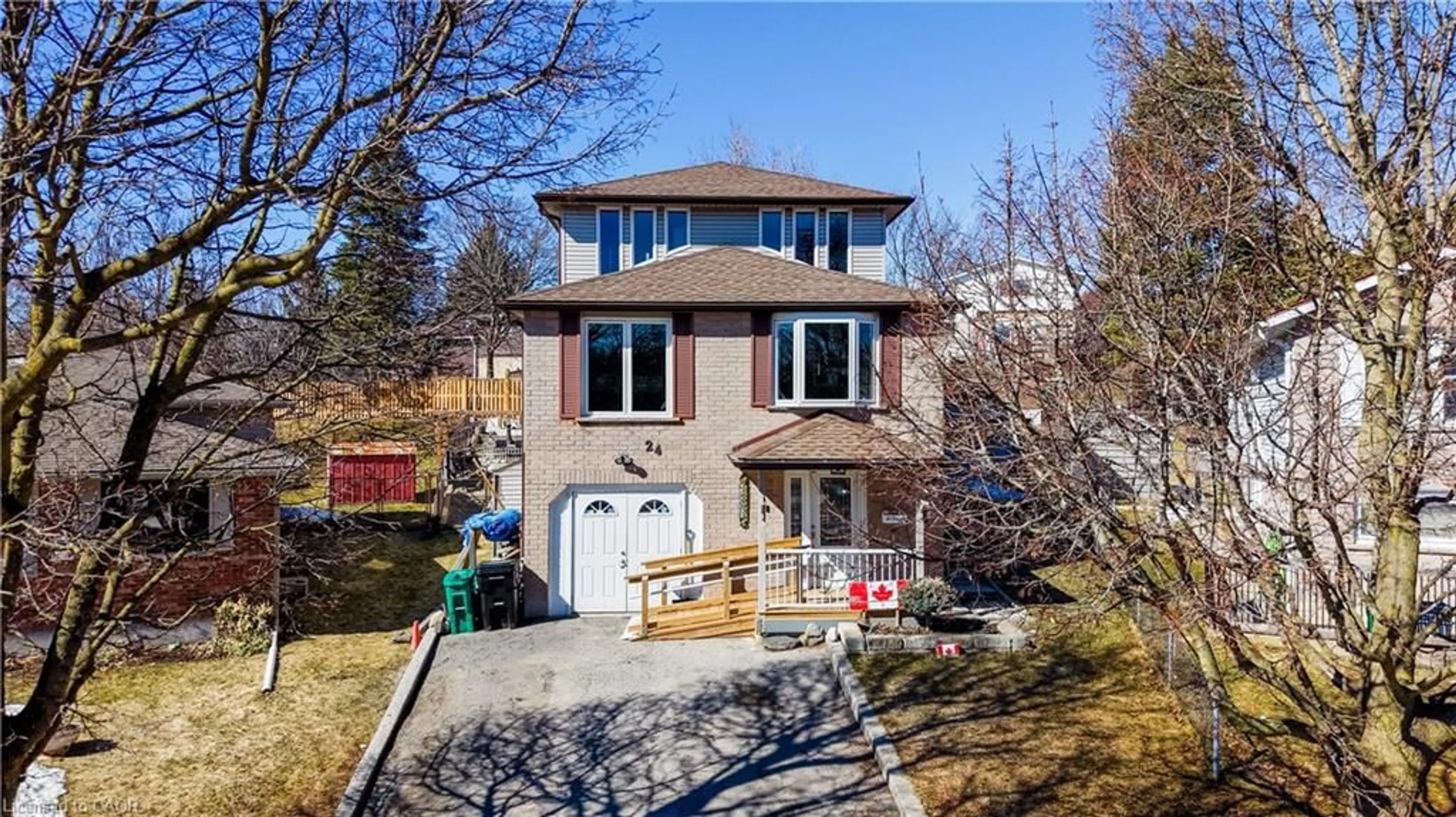 A pic from outside/outdoor area/front of a property/back of a property/a pic from drone, street for 24 Farmington Pl, Kitchener Ontario N2P 1Y3