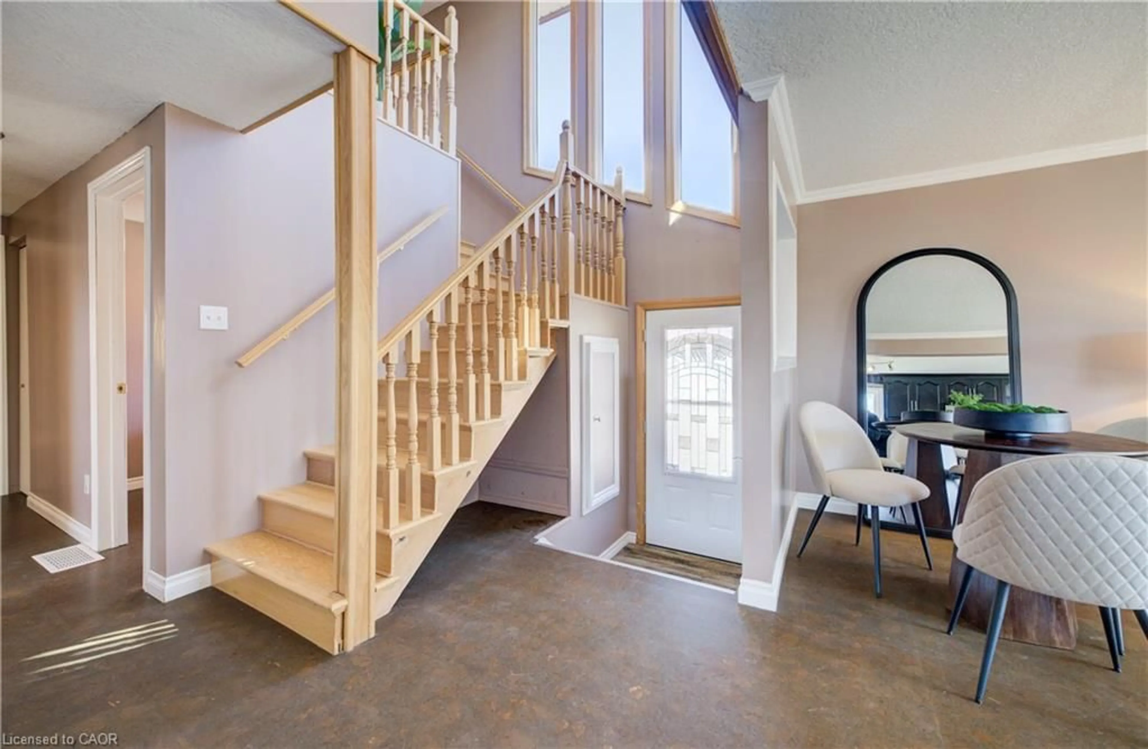Indoor foyer for 24 Farmington Pl, Kitchener Ontario N2P 1Y3