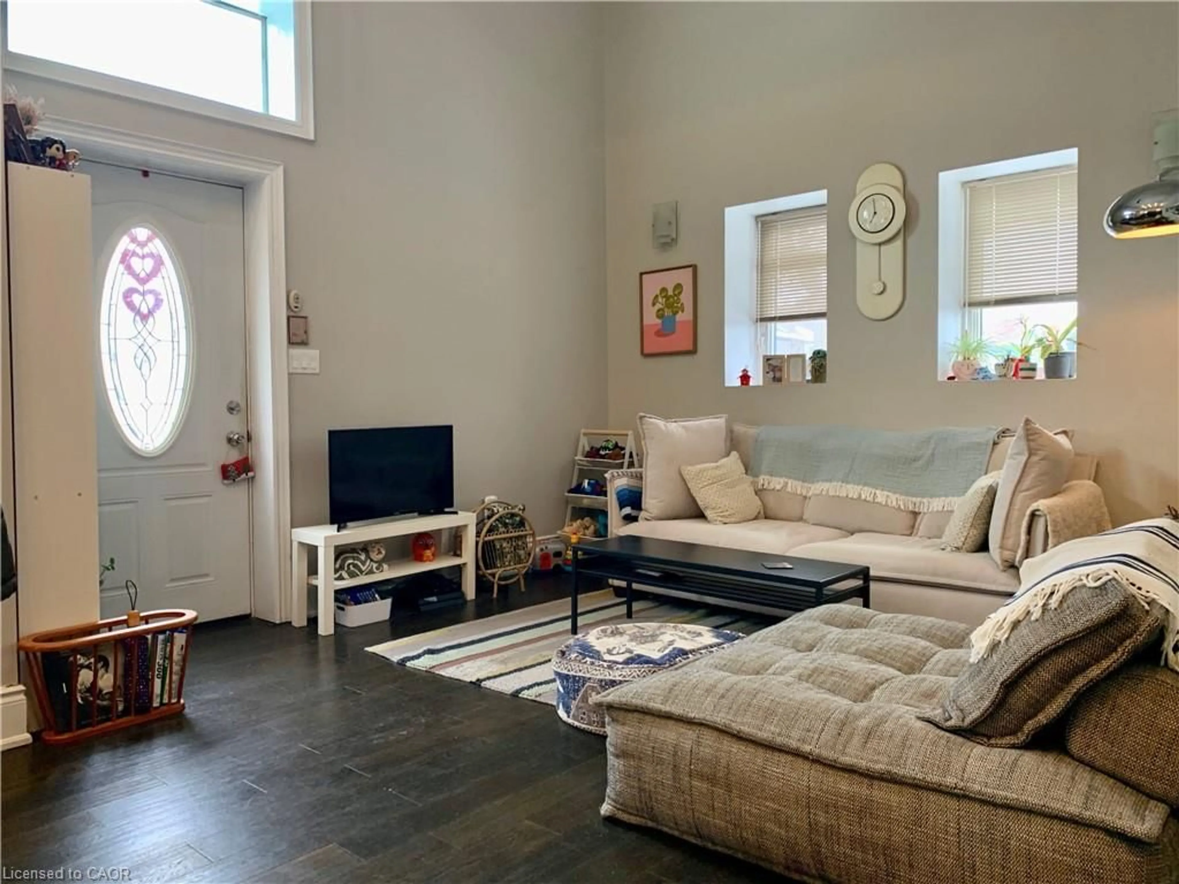 Living room with furniture, unknown for 405 Macnab St, Hamilton Ontario L8L 1L2