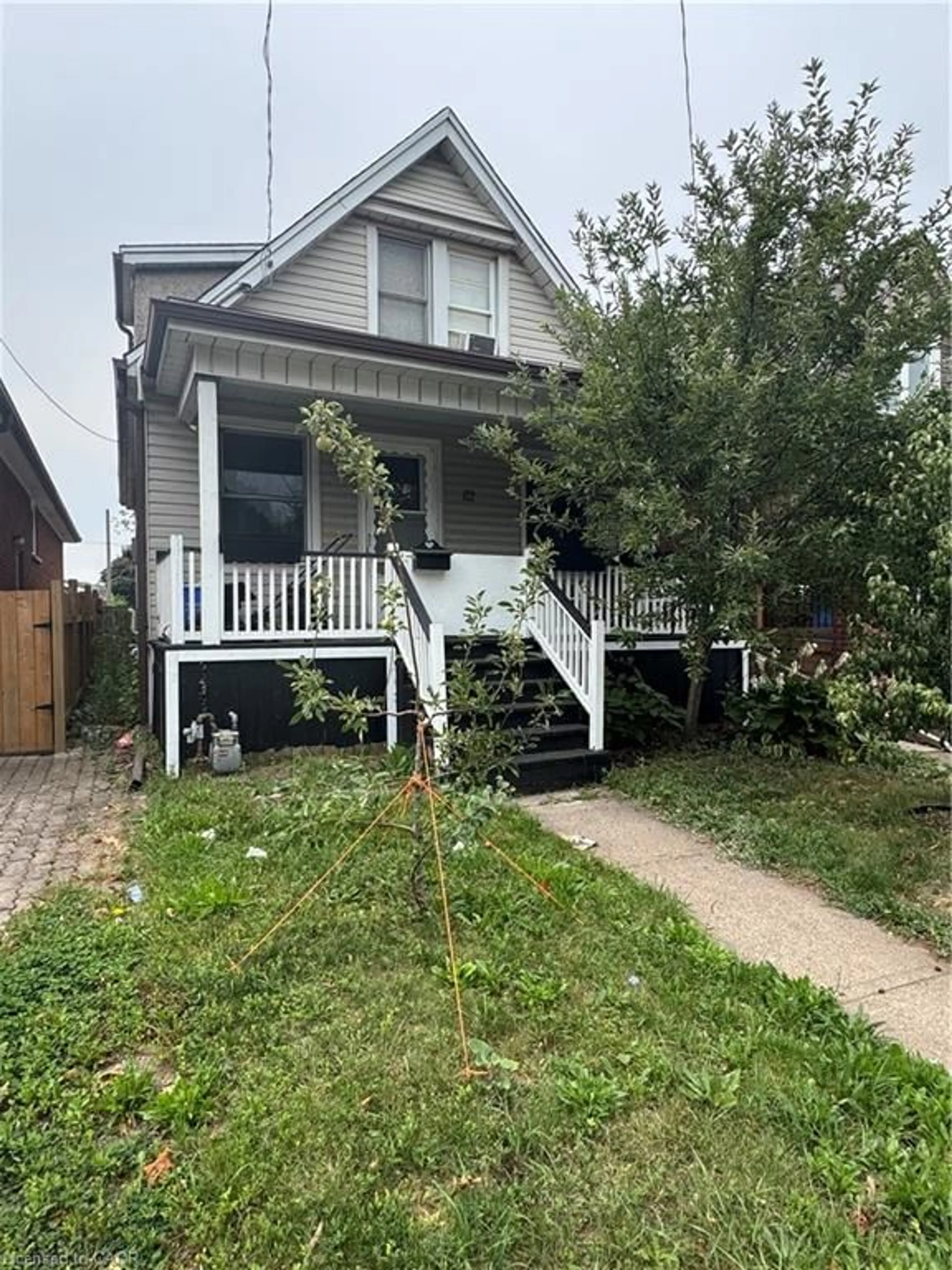 Unknown for 82 Cambridge Ave, Hamilton Ontario L8H 1T6