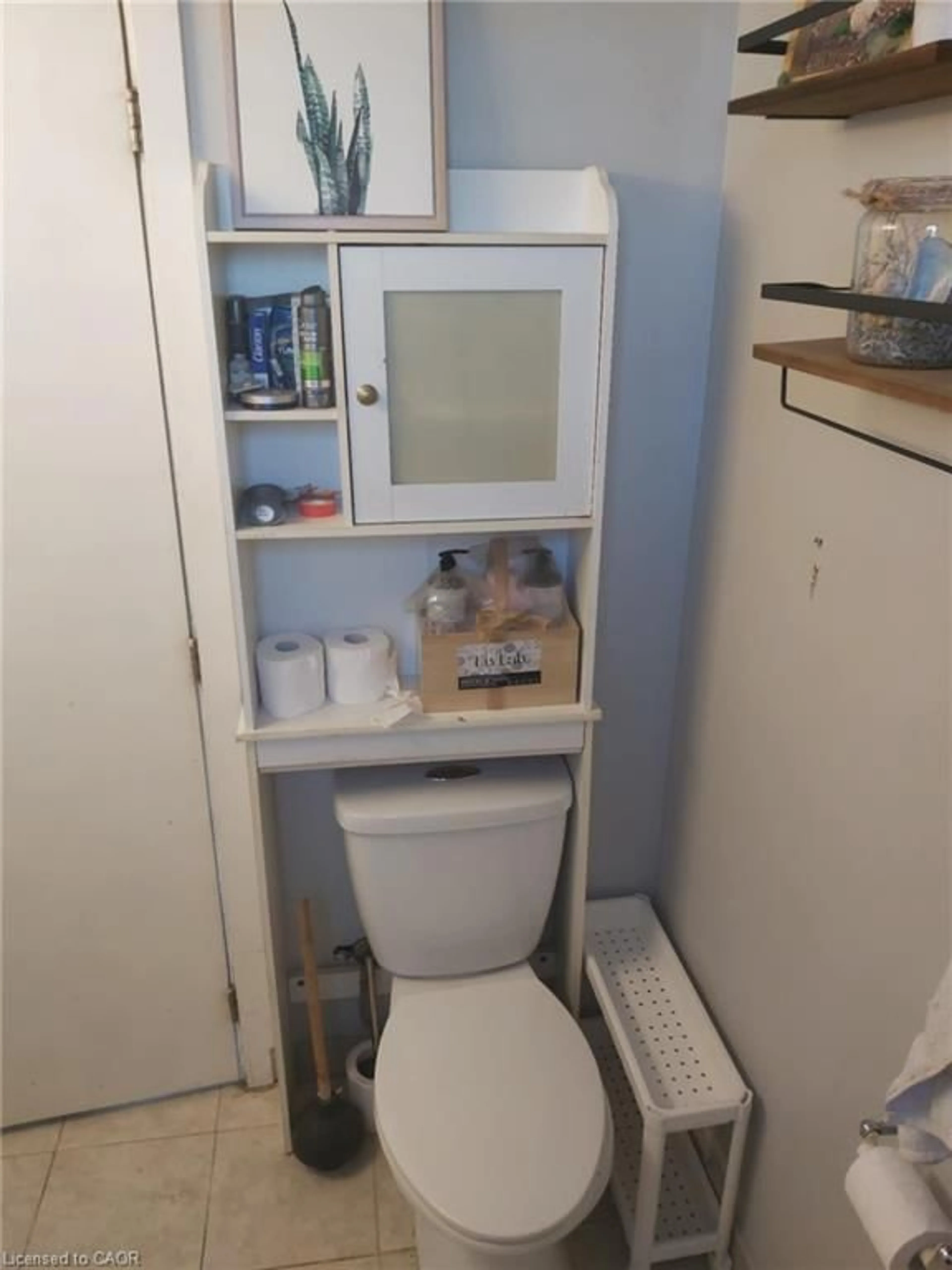 A pic of a room for 82 Cambridge Ave, Hamilton Ontario L8H 1T6