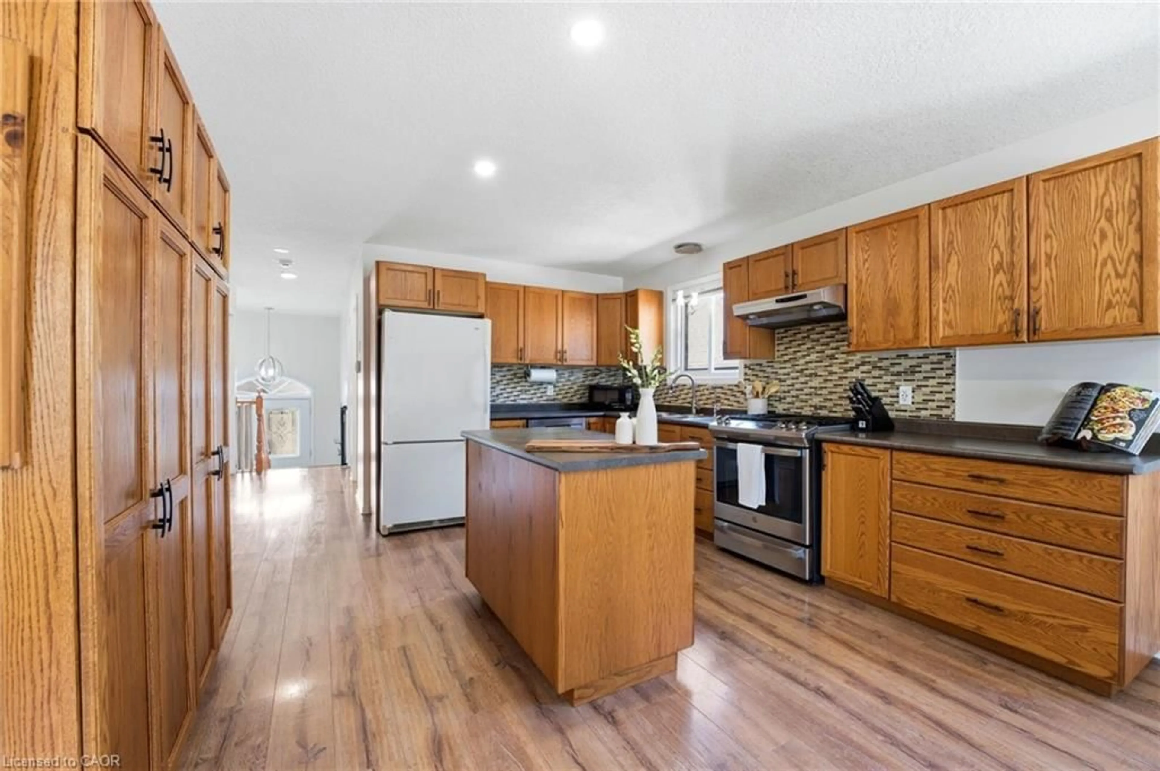 Open concept kitchen, unknown for 765 Reid Cres, Listowel Ontario N4W 0A2