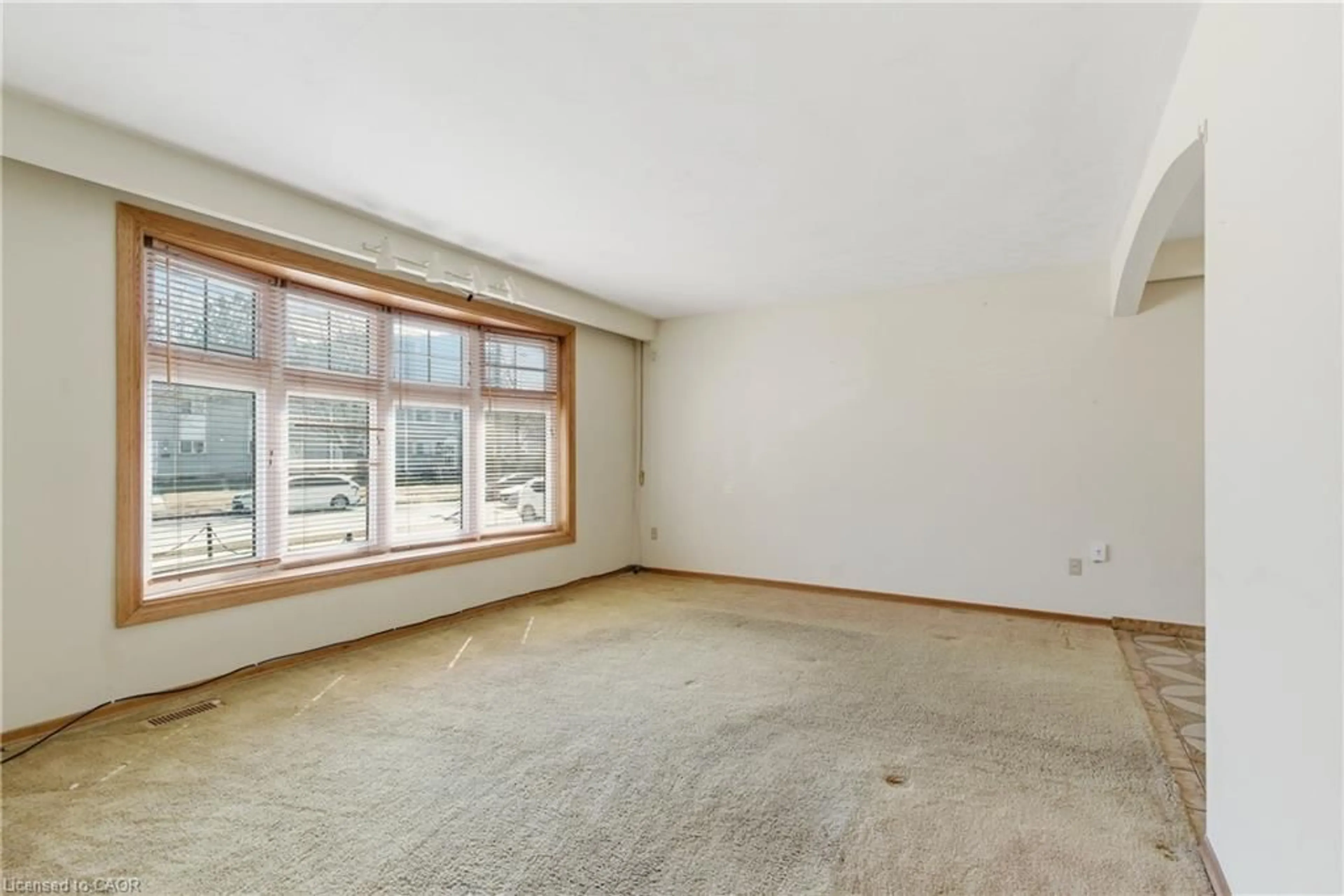 A pic of a room for 83 Riverdale Dr, Hamilton Ontario L8E 1K2