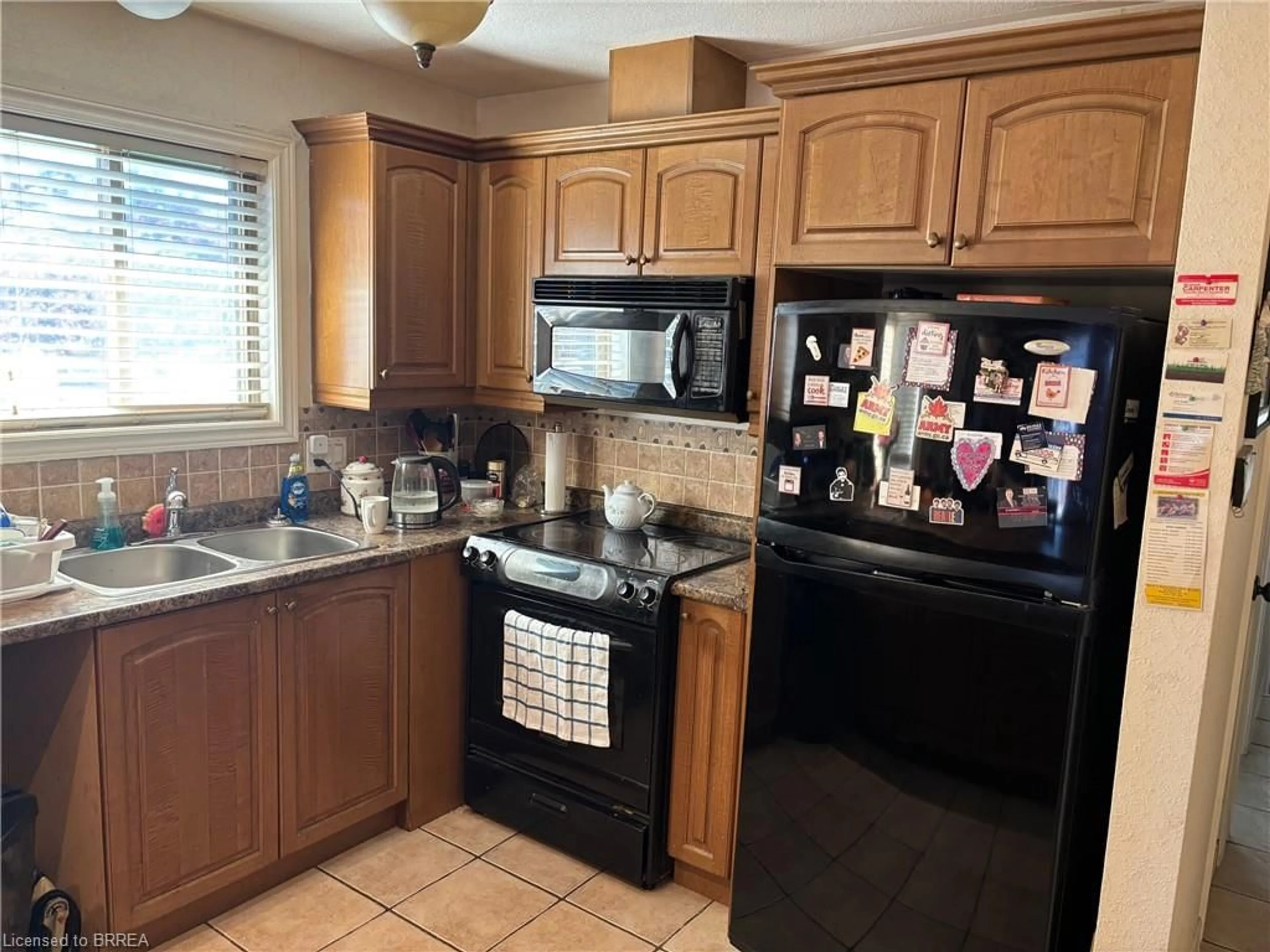 Standard kitchen, ceramic/tile floor for 594 Grey St, Brantford Ontario N3S 4Y1