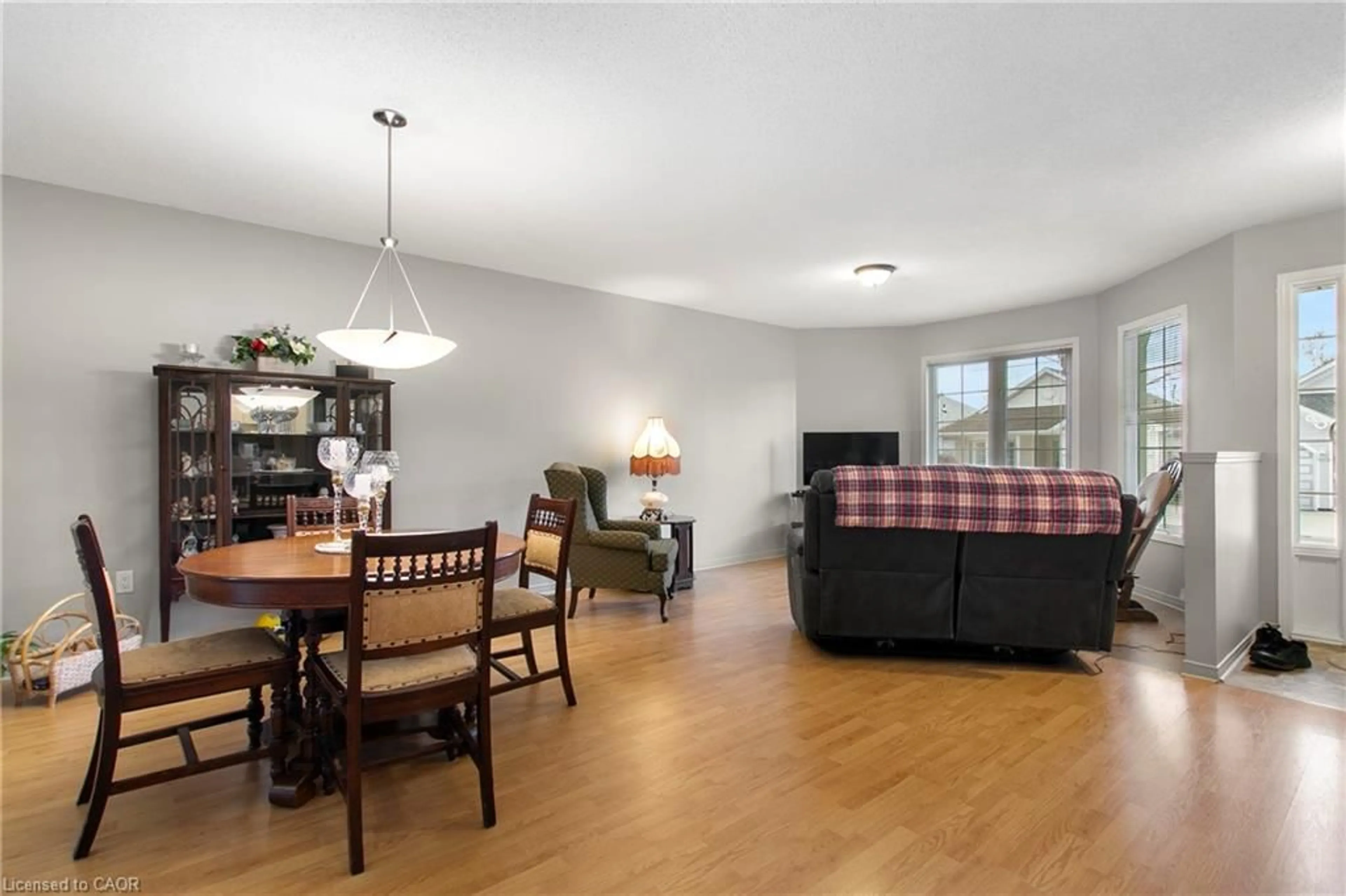 Living room with furniture, wood/laminate floor for 16 Mallard Walk, Port Rowan Ontario N0E 1M0