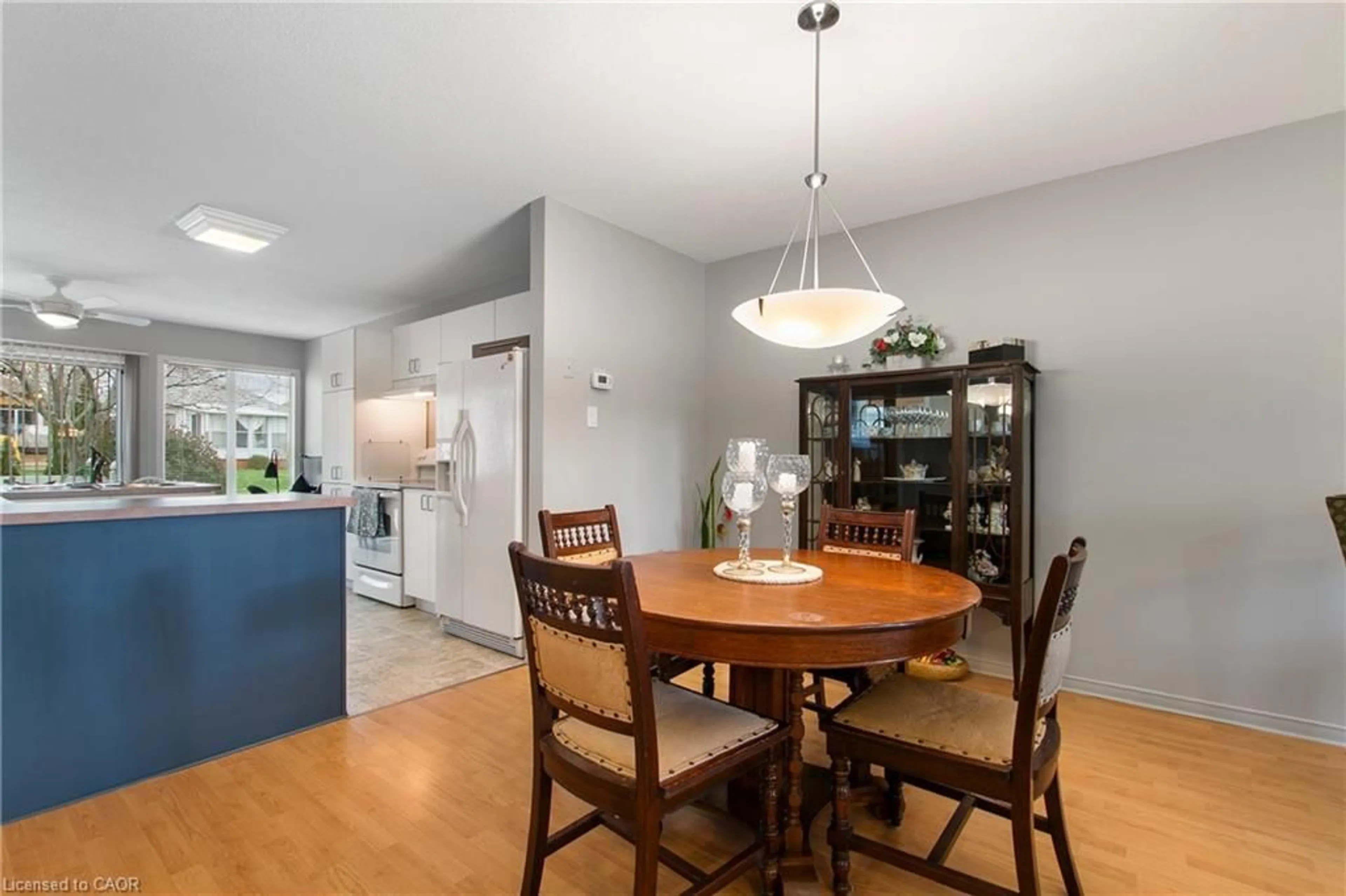 Dining room, wood/laminate floor for 16 Mallard Walk, Port Rowan Ontario N0E 1M0